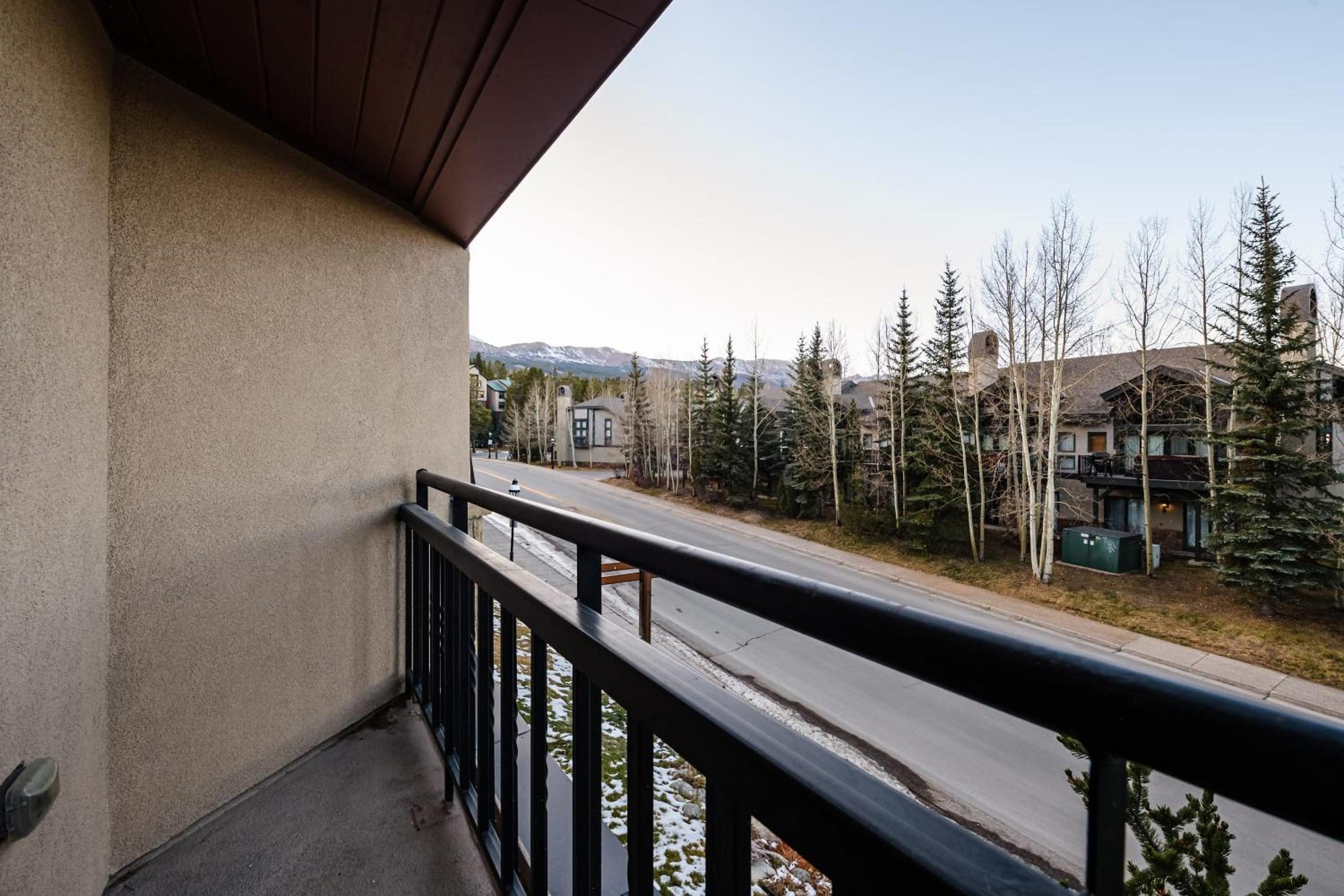 Rocker by AvantStay Gorgeous Ski-In Ski-Out Cabin in Heart of Breck