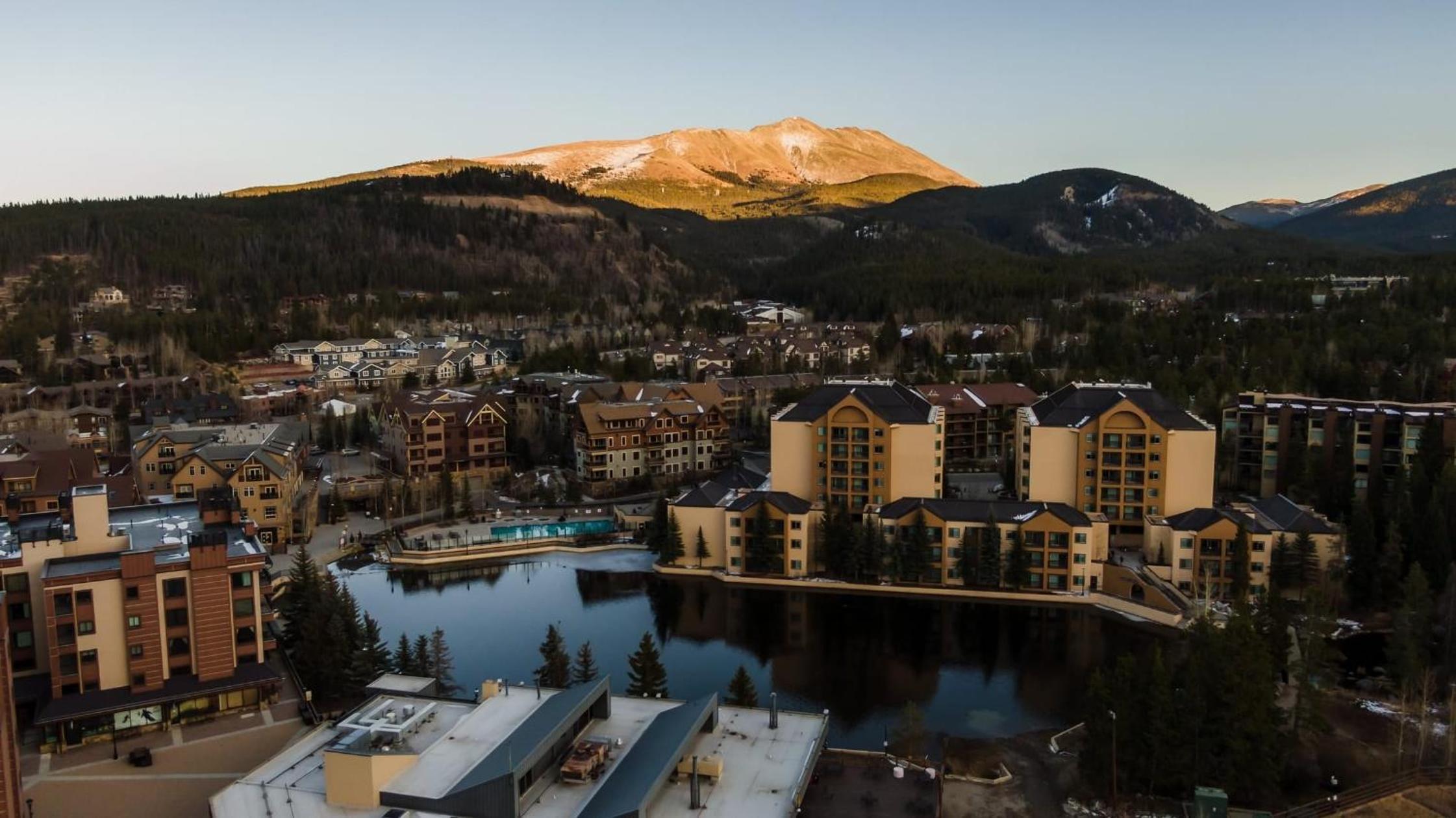 Rocker by AvantStay Gorgeous Ski-In Ski-Out Cabin in Heart of Breck