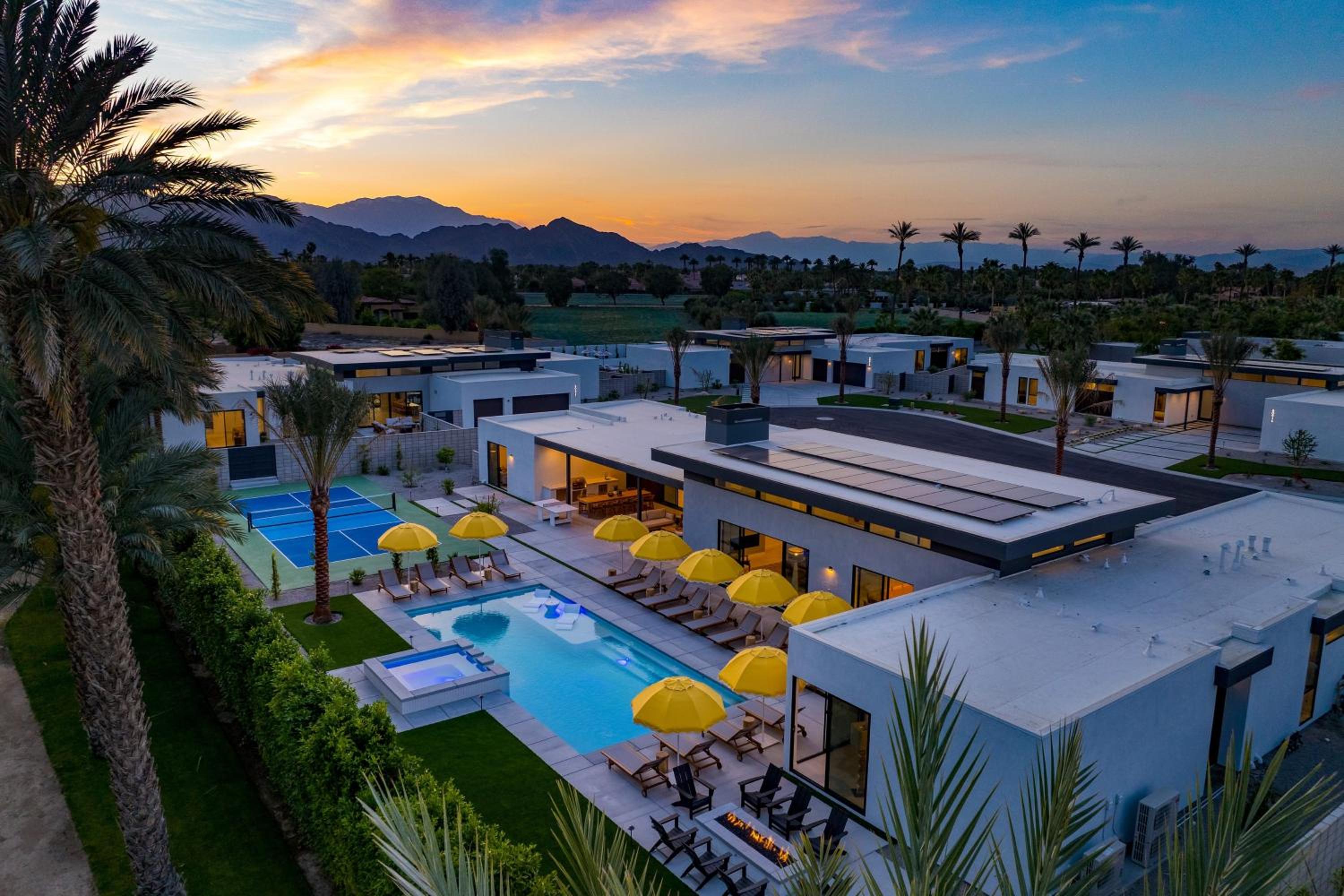 Polo Villa Aura 2 Homes Pickleball Putting Green Sleeps 32