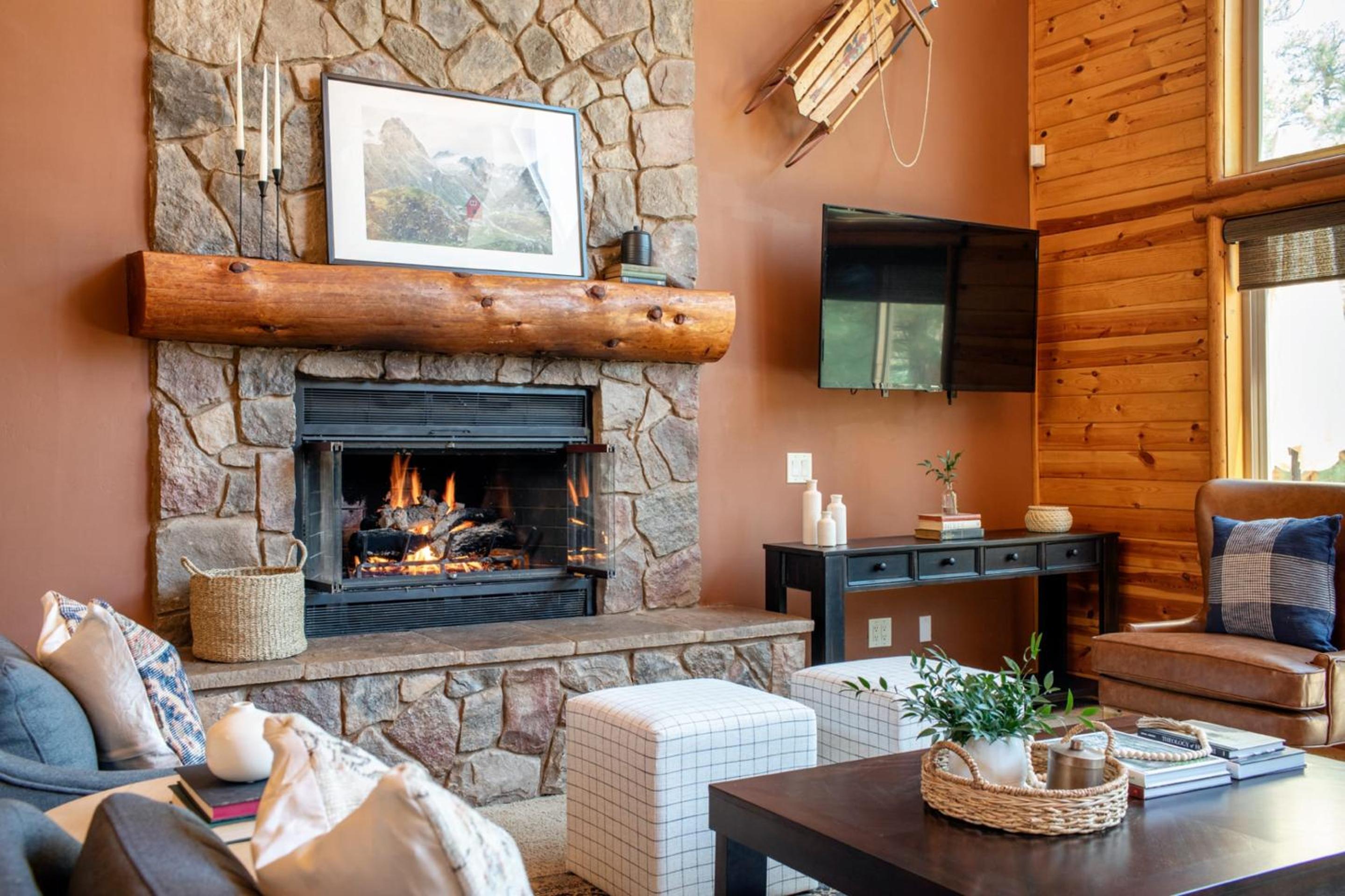 Bernard by AvantStay Luxurious Cabin in Big Bear w Hot Tub Pool Table