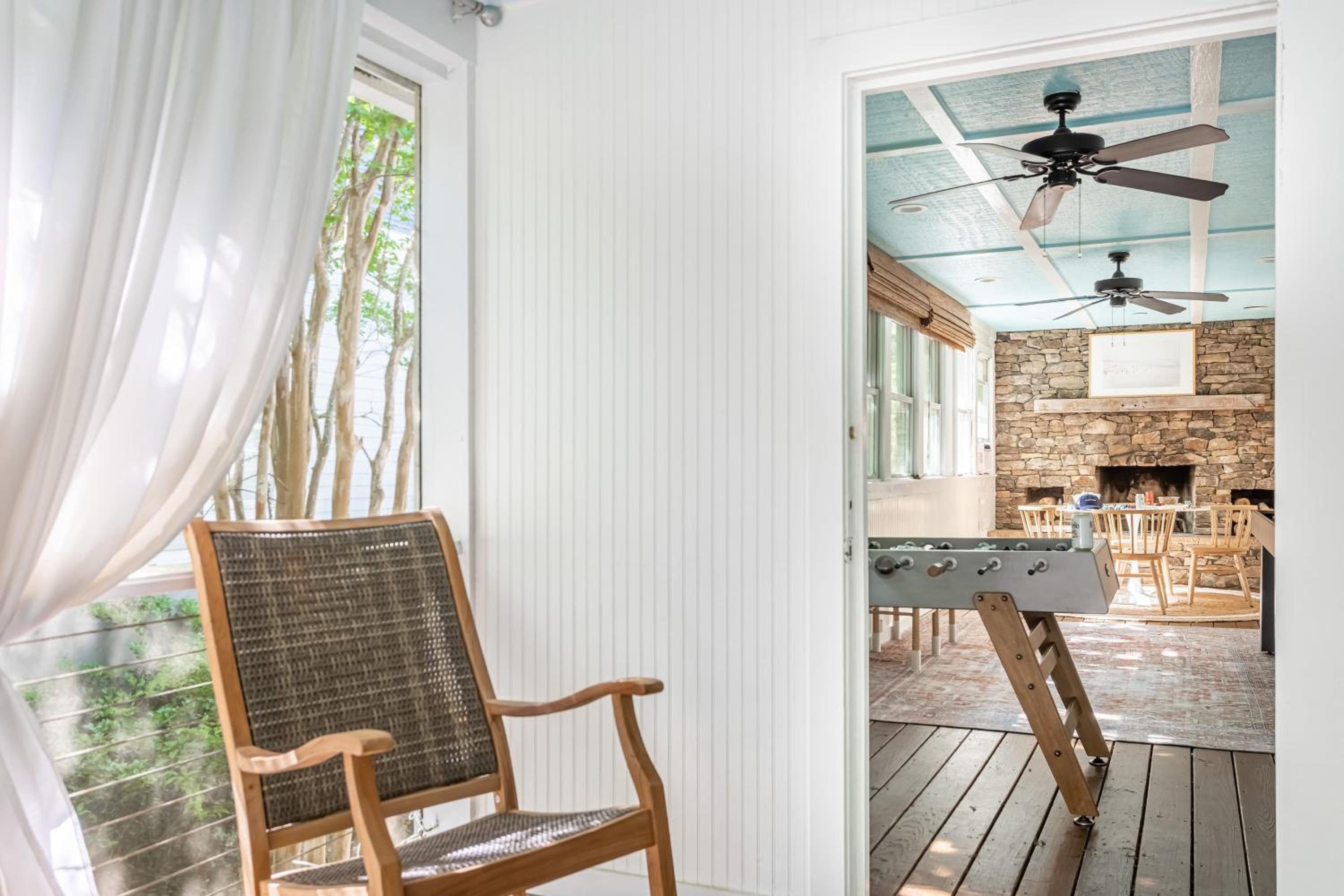 Cast Away by AvantStay Stunning Modern Home Near Beach w Two Kitchens