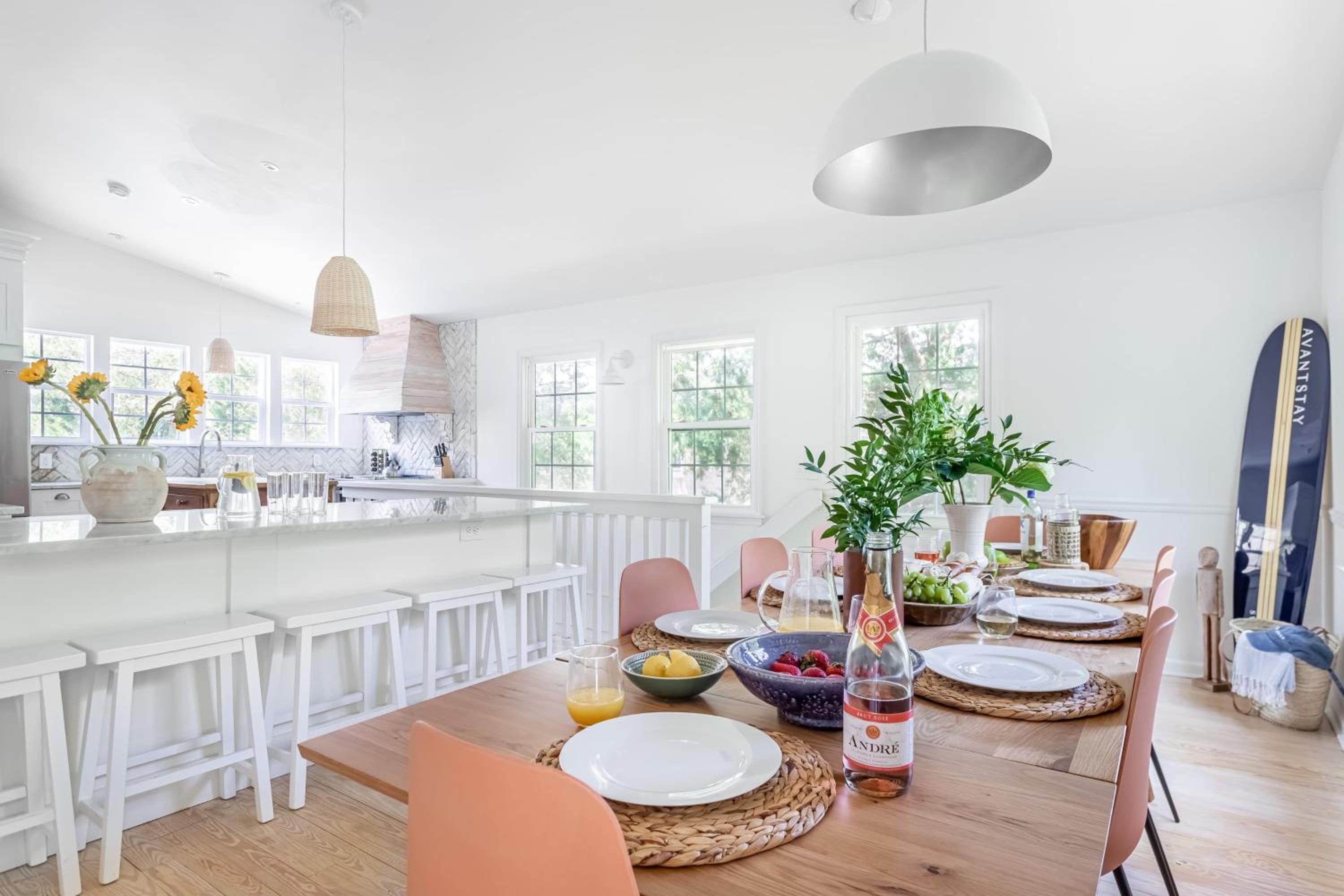 Cast Away by AvantStay Stunning Modern Home Near Beach w Two Kitchens