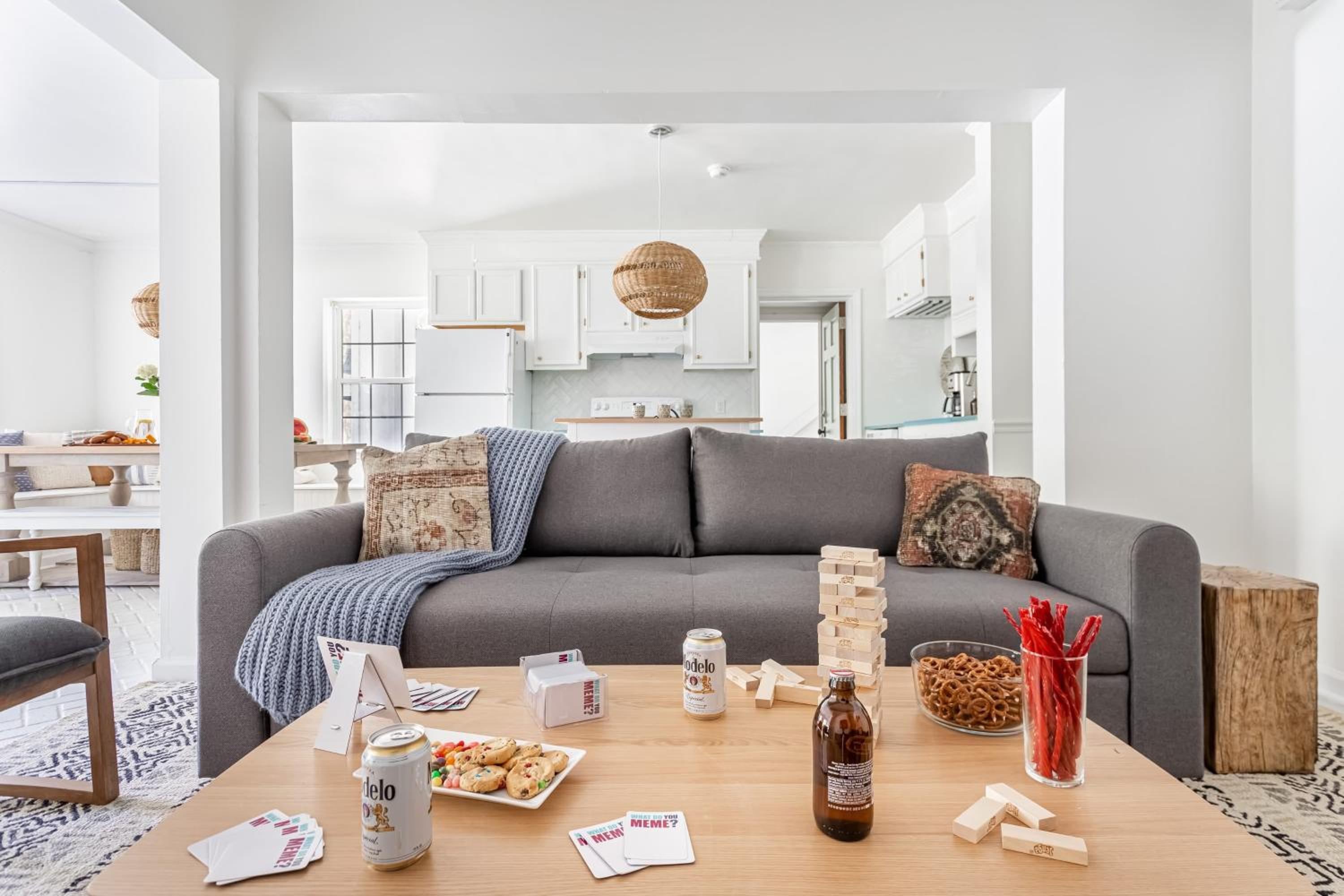 Cast Away by AvantStay Stunning Modern Home Near Beach w Two Kitchens