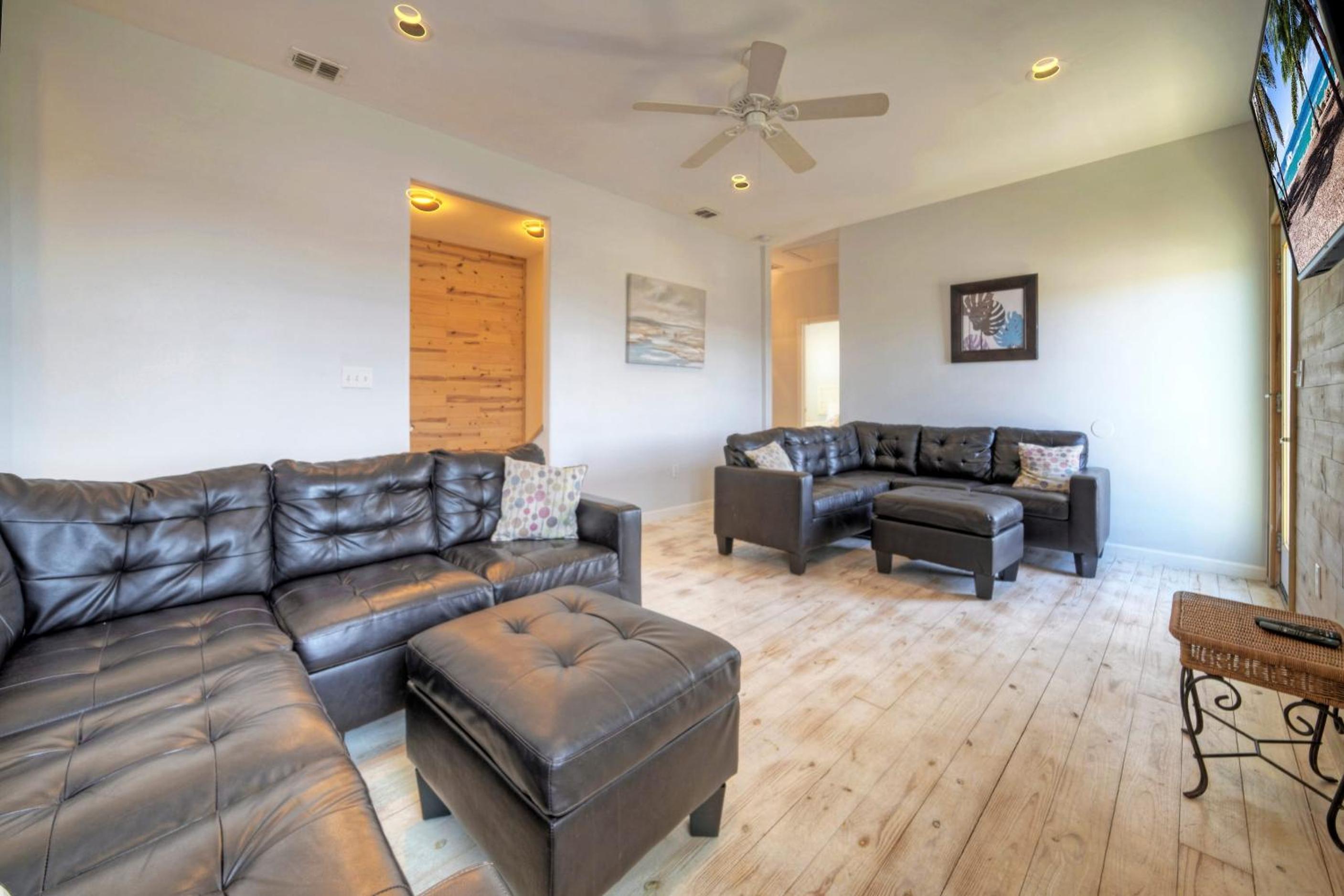 6BDR Balcony w Bay View Shared Pool Boat Dock Keeper Red by AvantStay