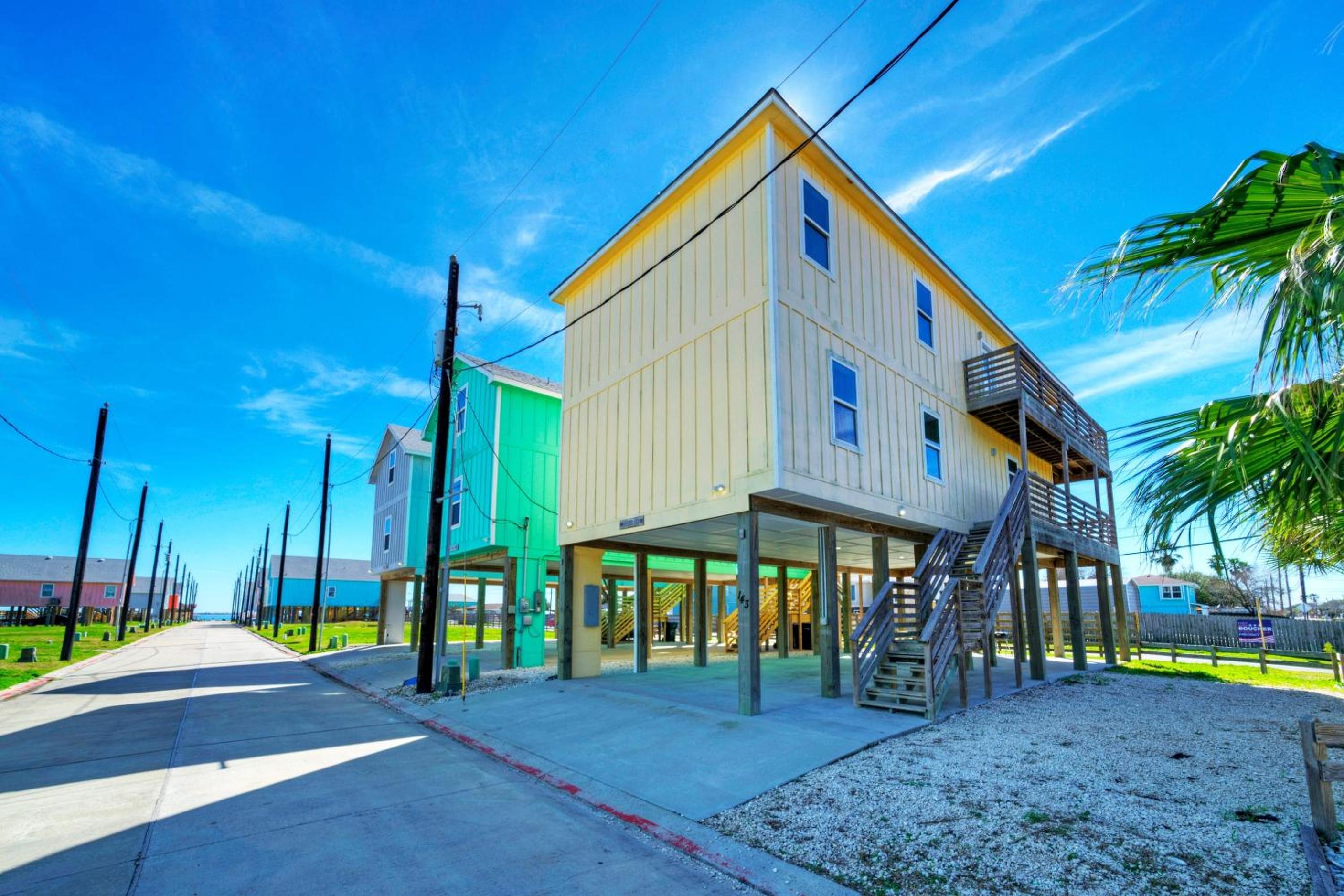 6BDR Balcony w Bay View Shared Pool Boat Dock Keeper Red by AvantStay