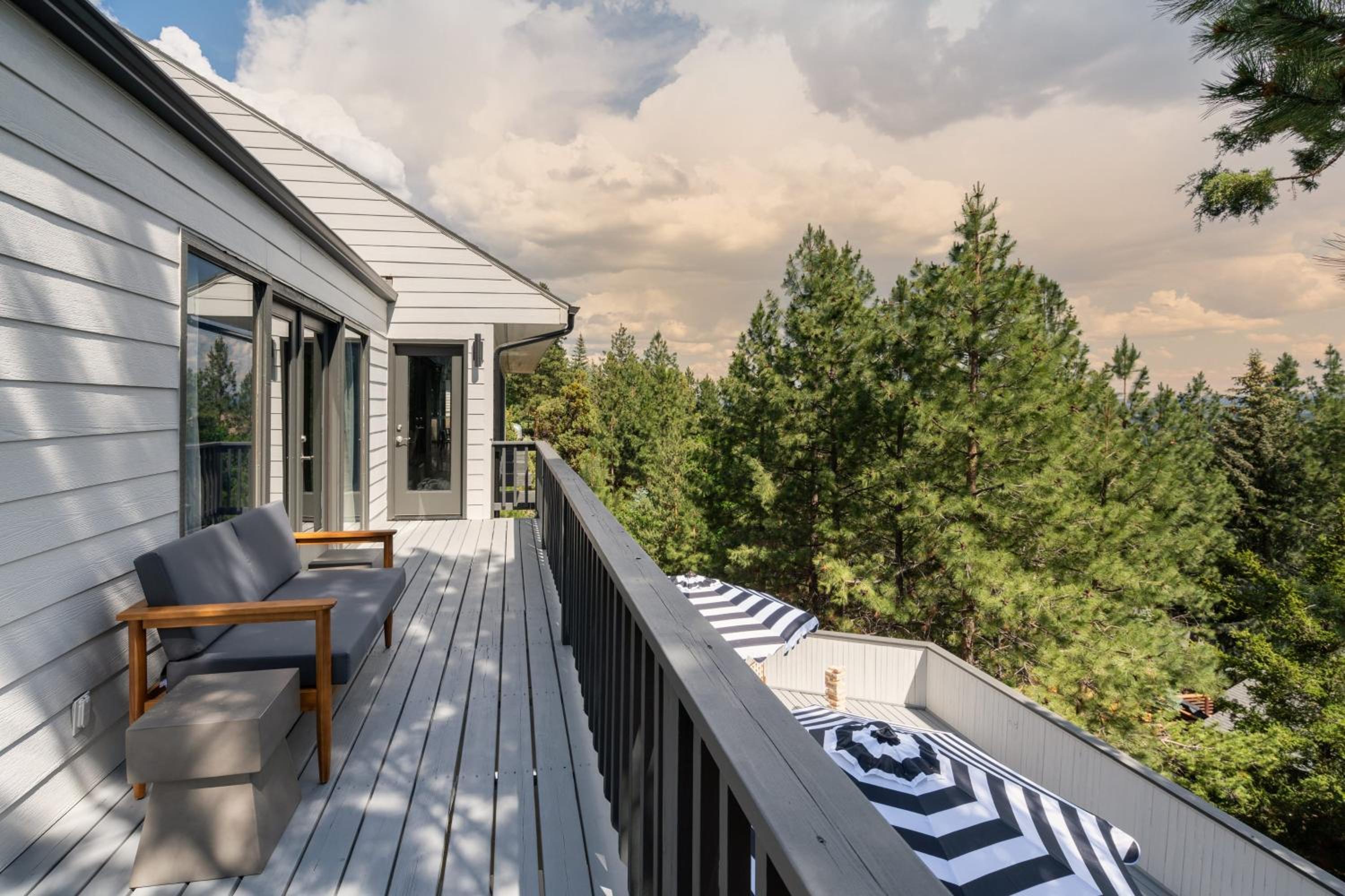 Big Sky by AvantStay Mountain Home w Great Views Hot Tub Al Fresco Dining