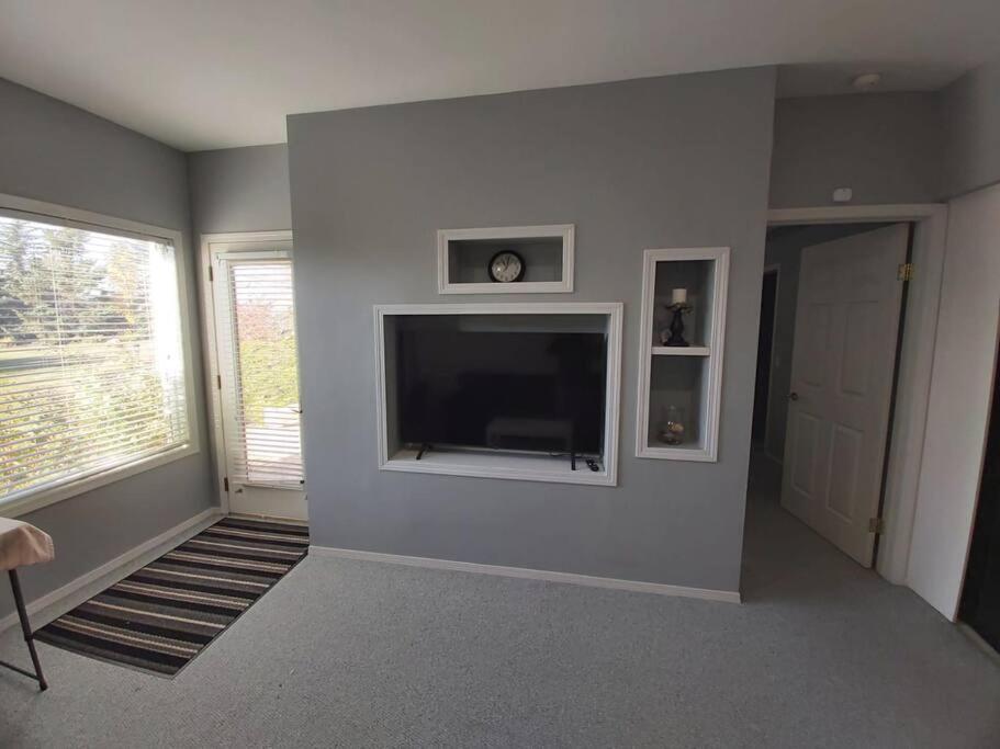 Countryside Escape - Private Suite with Scenic View