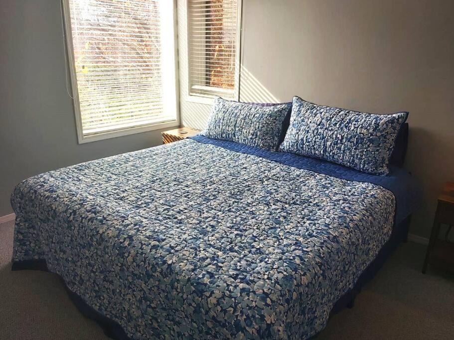 Countryside Escape - Private Suite with Scenic View