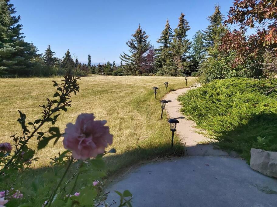 Countryside Escape - Private Suite with Scenic View