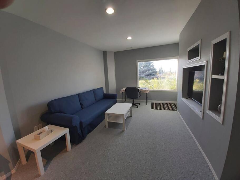 Countryside Escape - Private Suite with Scenic View