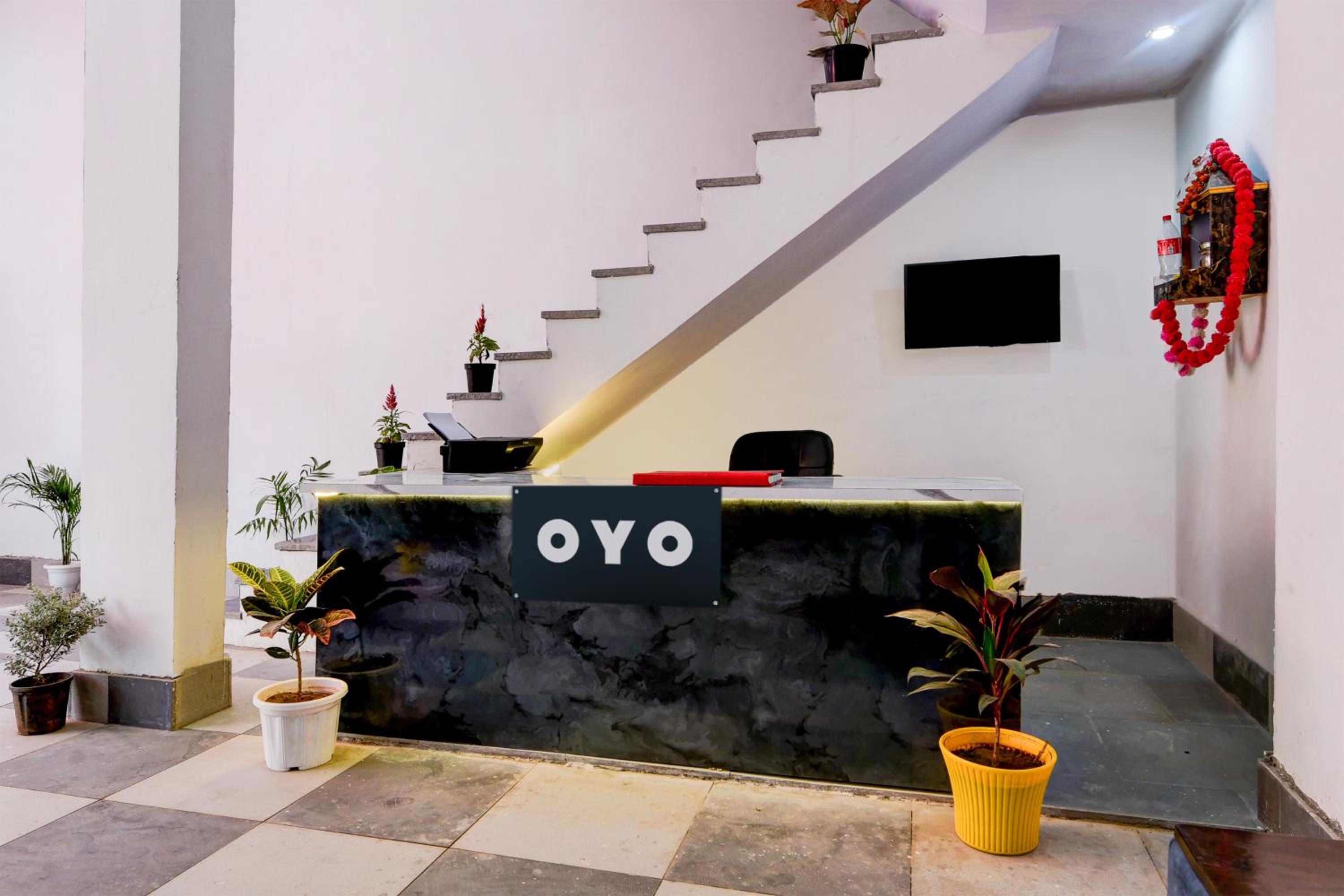 Lobby & Reception