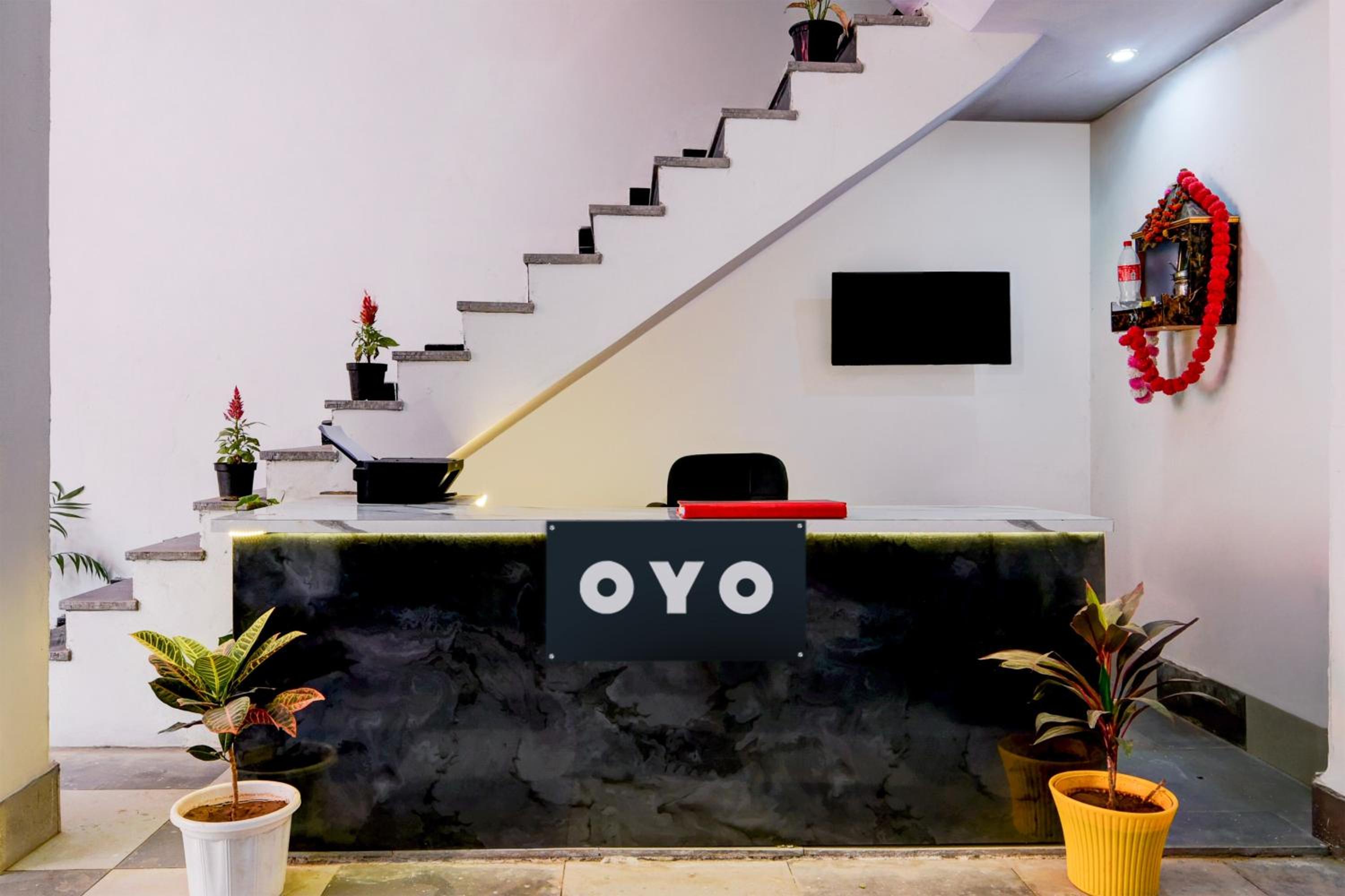 Lobby & Reception
