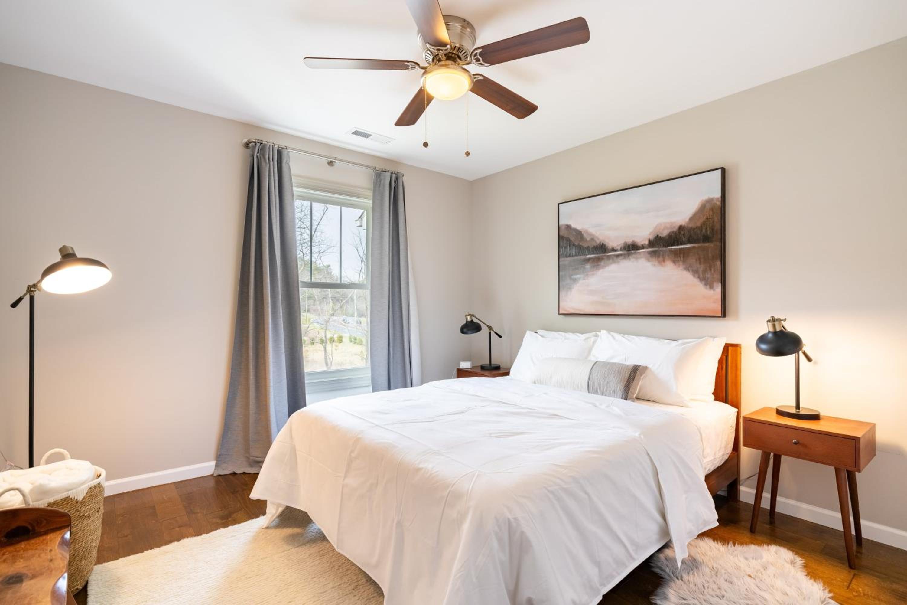 Silver Maple by AvantStay Modern Stylish Haven