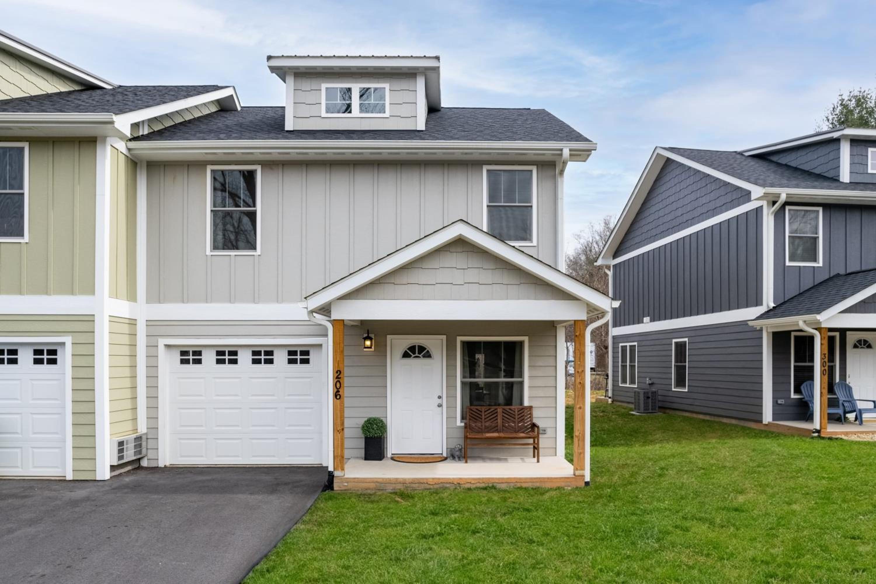 Silver Maple by AvantStay Modern Stylish Haven