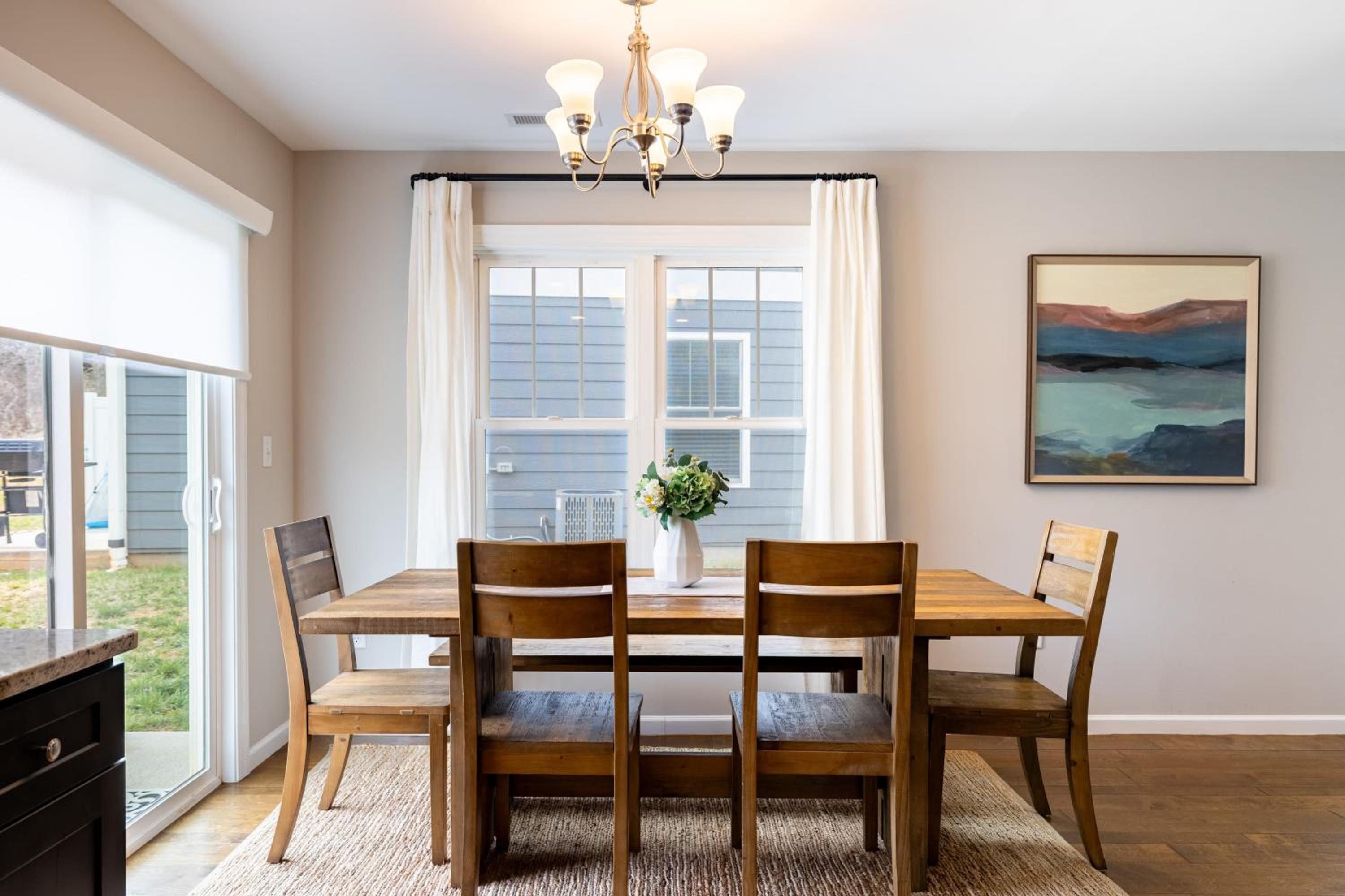 Silver Maple by AvantStay Modern Stylish Haven