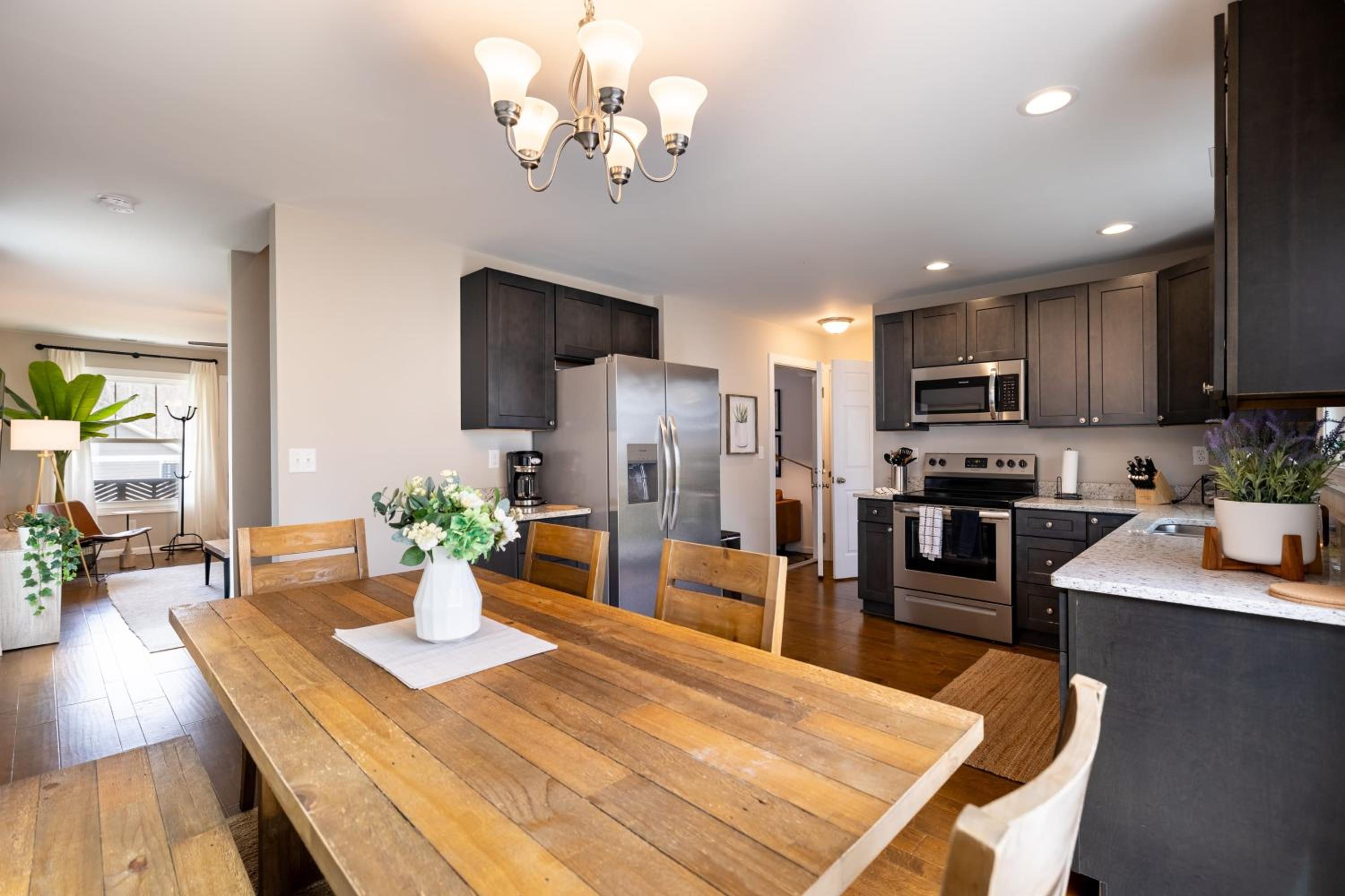 Silver Maple by AvantStay Modern Stylish Haven