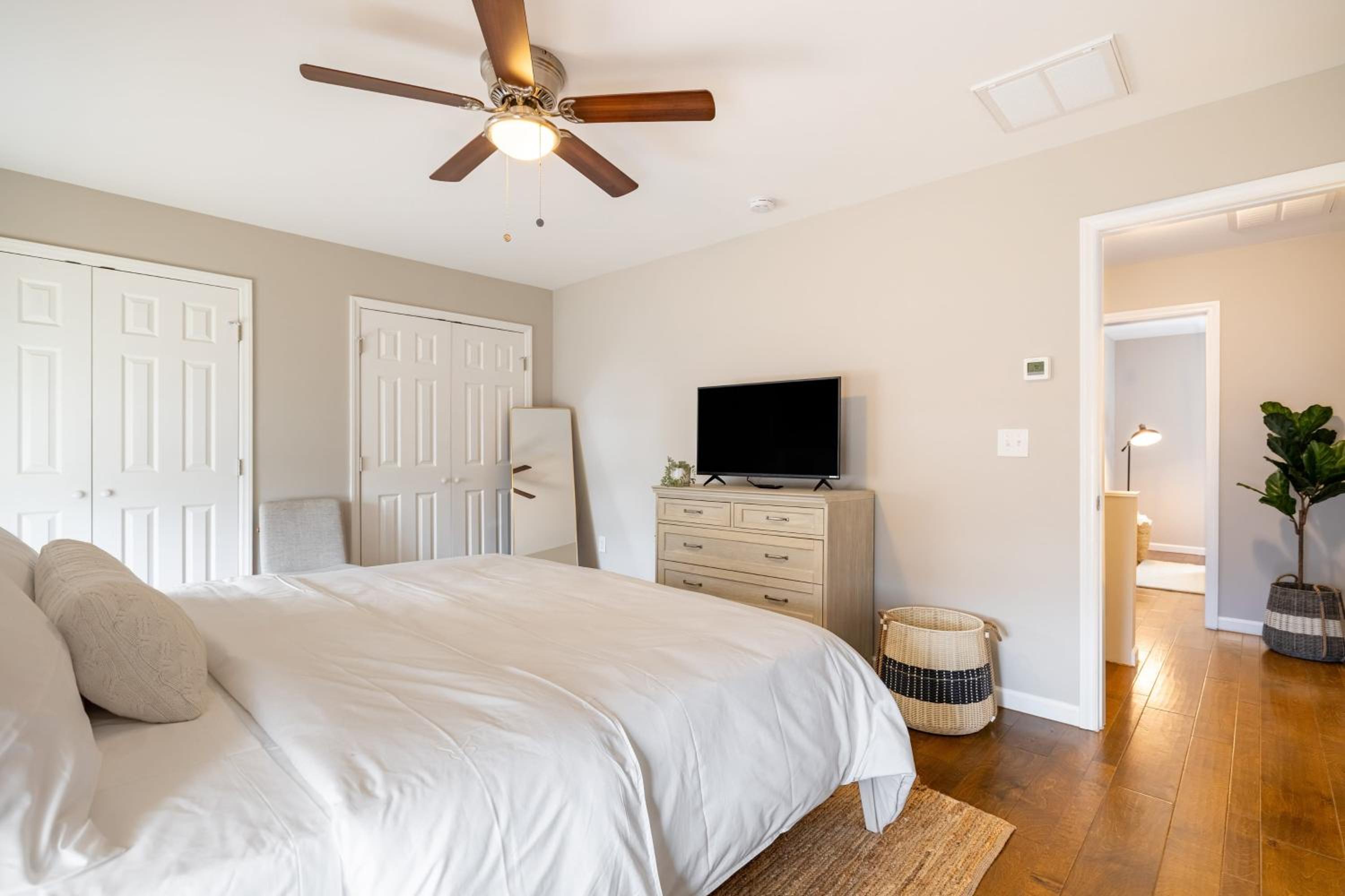 Silver Maple by AvantStay Modern Stylish Haven