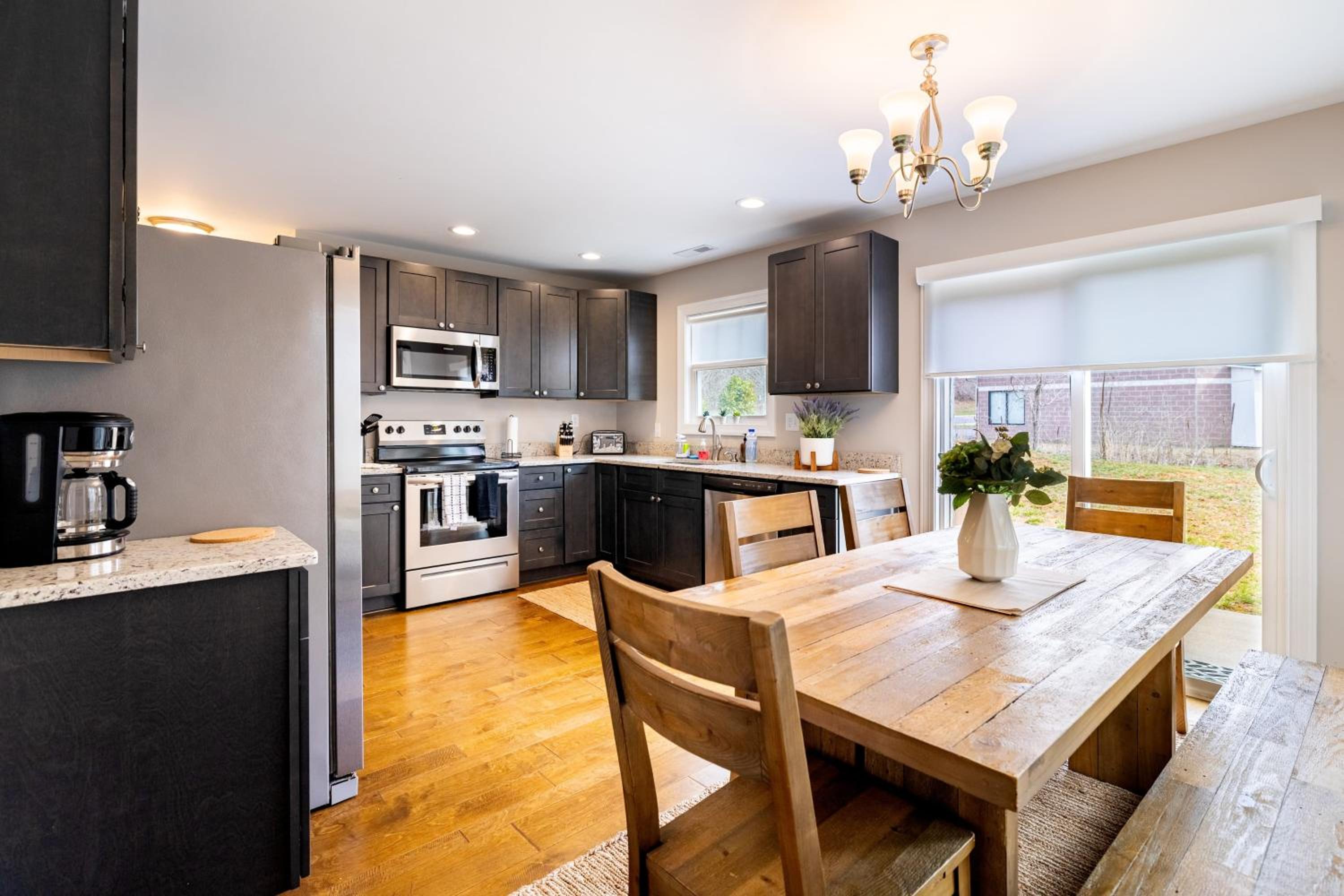 Silver Maple by AvantStay Modern Stylish Haven
