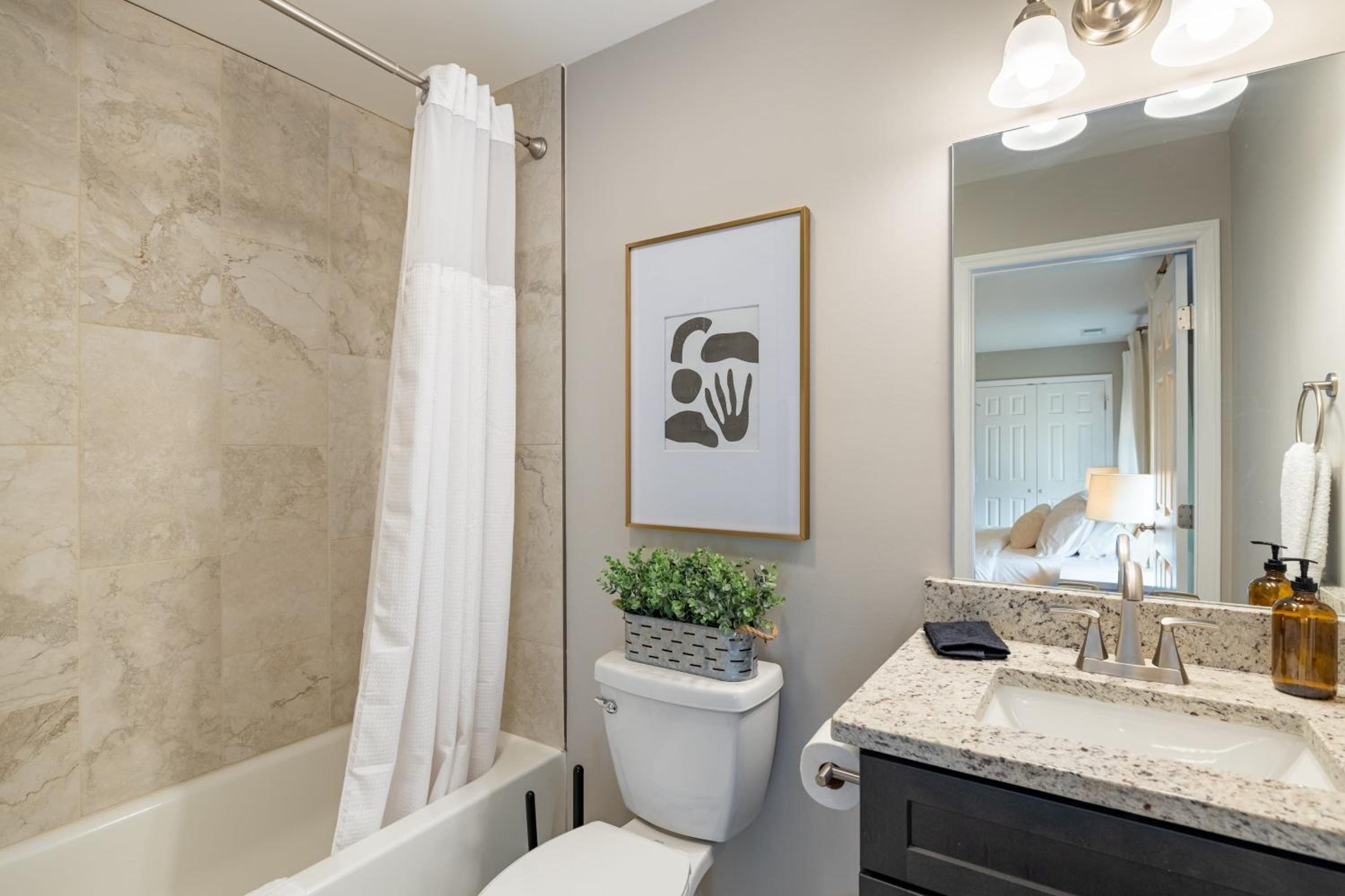Silver Maple by AvantStay Modern Stylish Haven