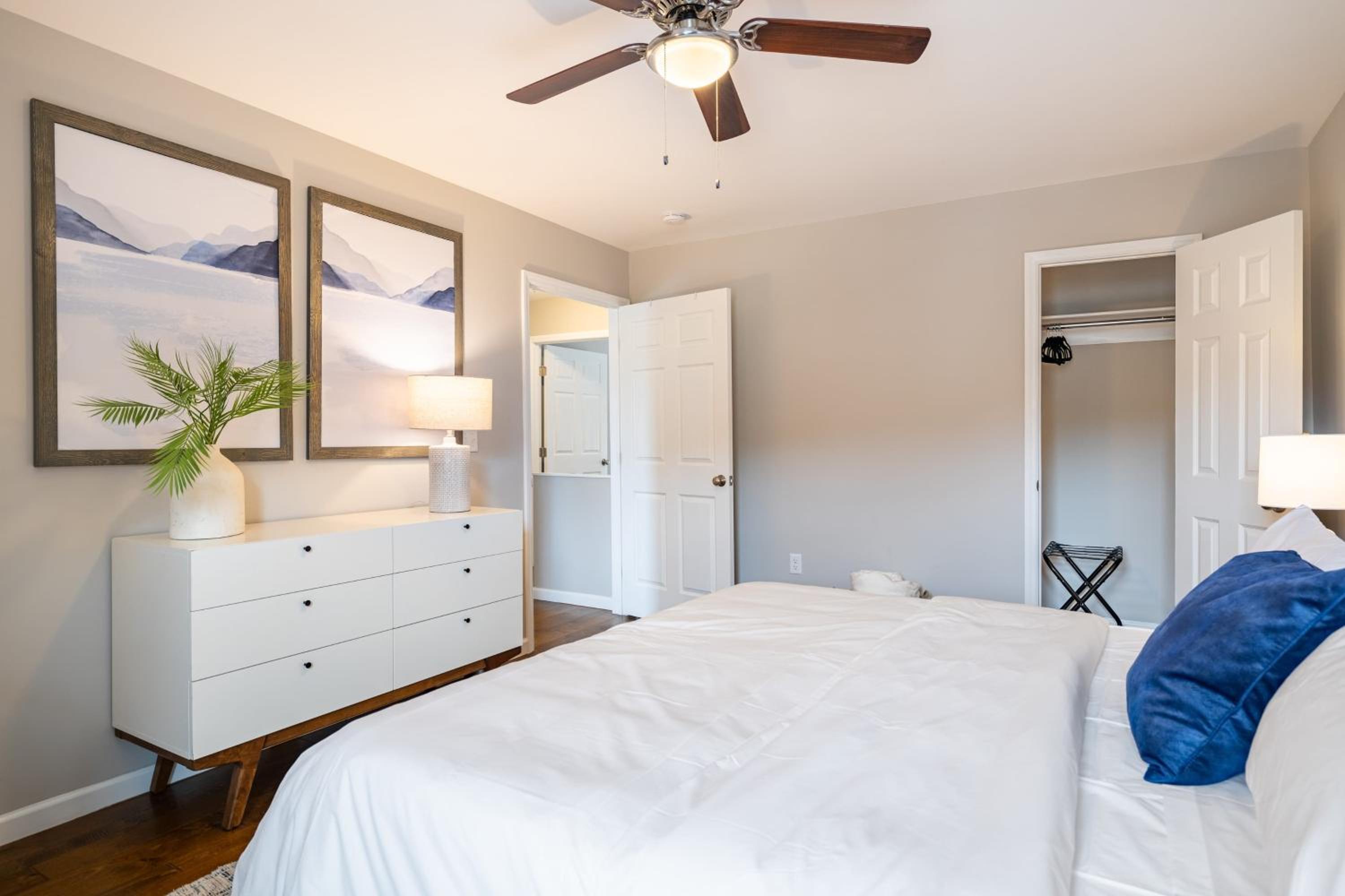 Silver Maple by AvantStay Modern Stylish Haven