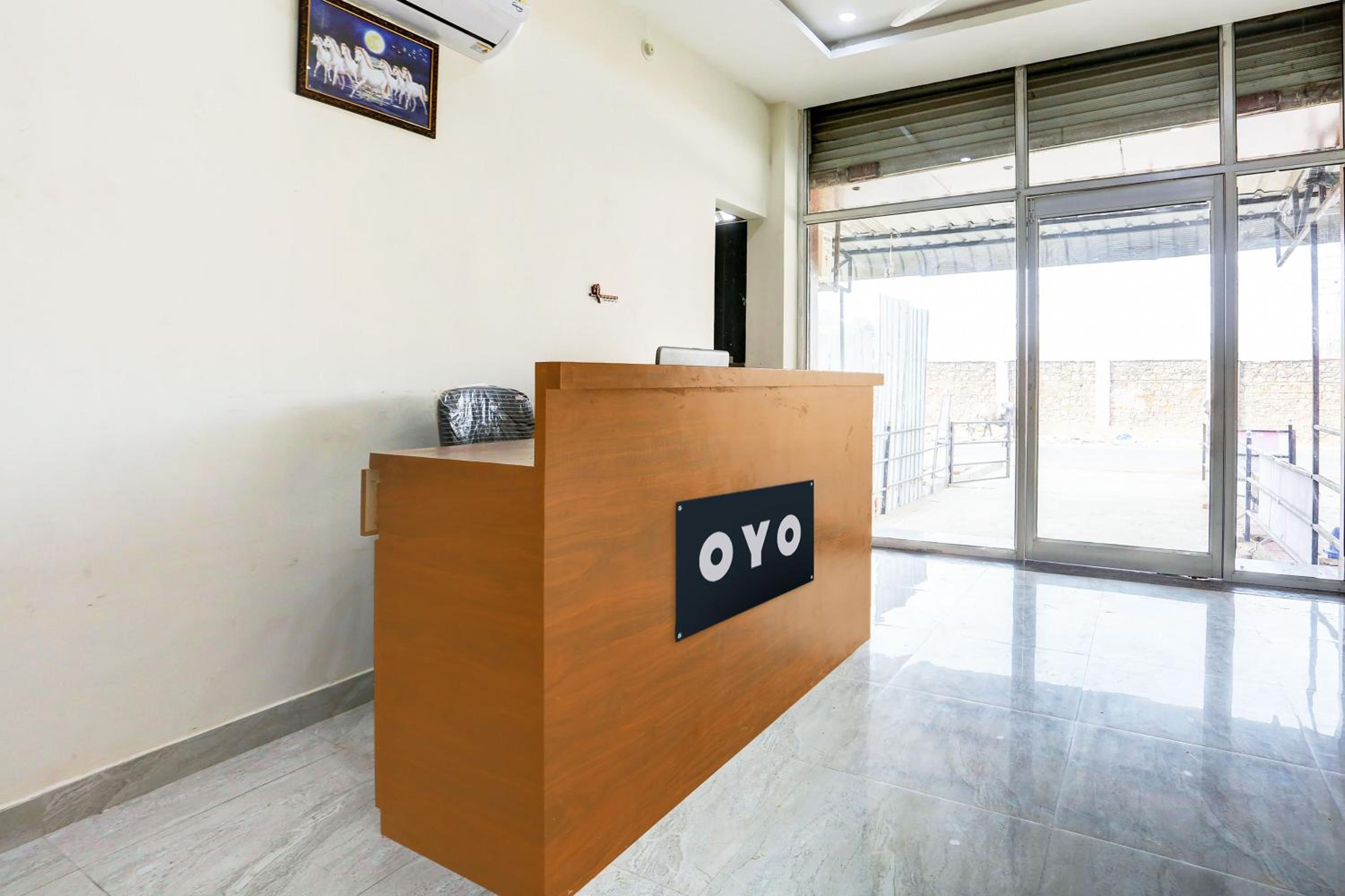 Lobby & Reception