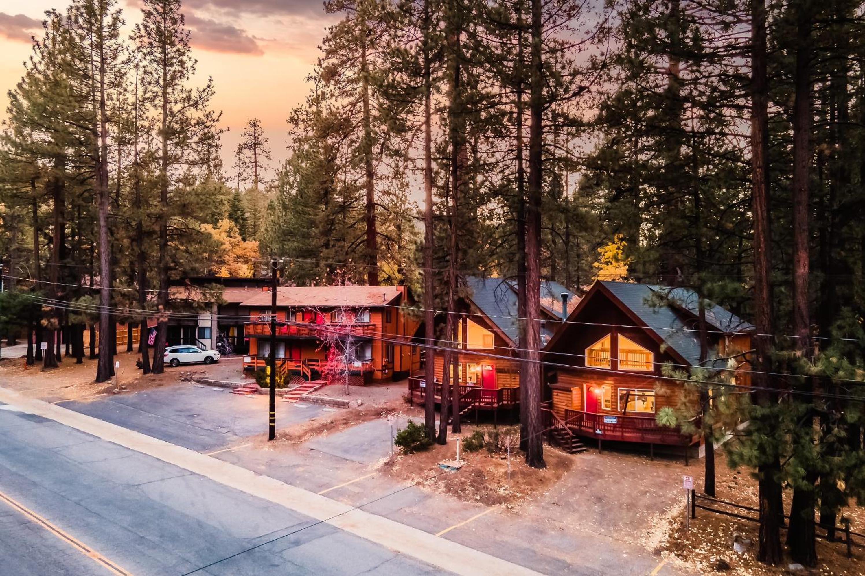 Walk to Ski Resort Lift • Deck Hot Tub Game Loft Jumper by AvantStay