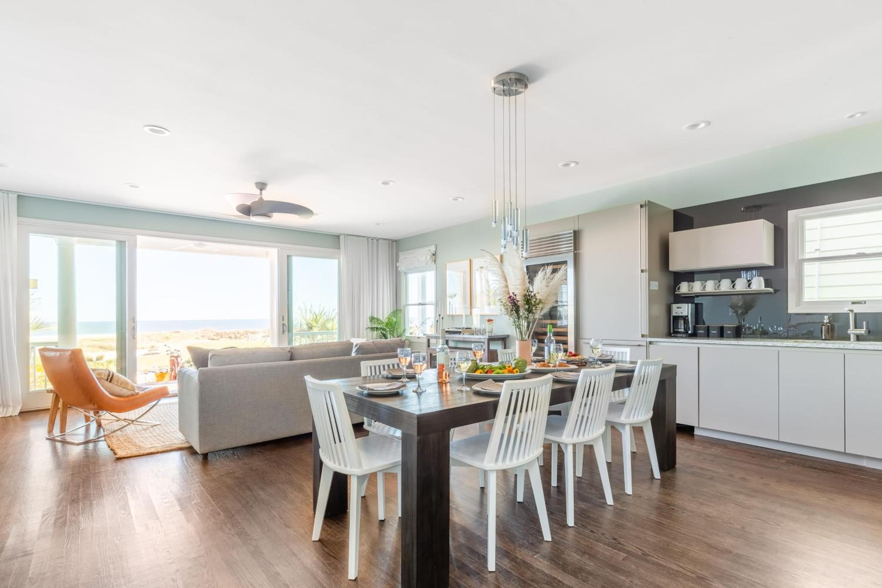 High Tide By AvantStay Incredible Beach Front Home w Pool