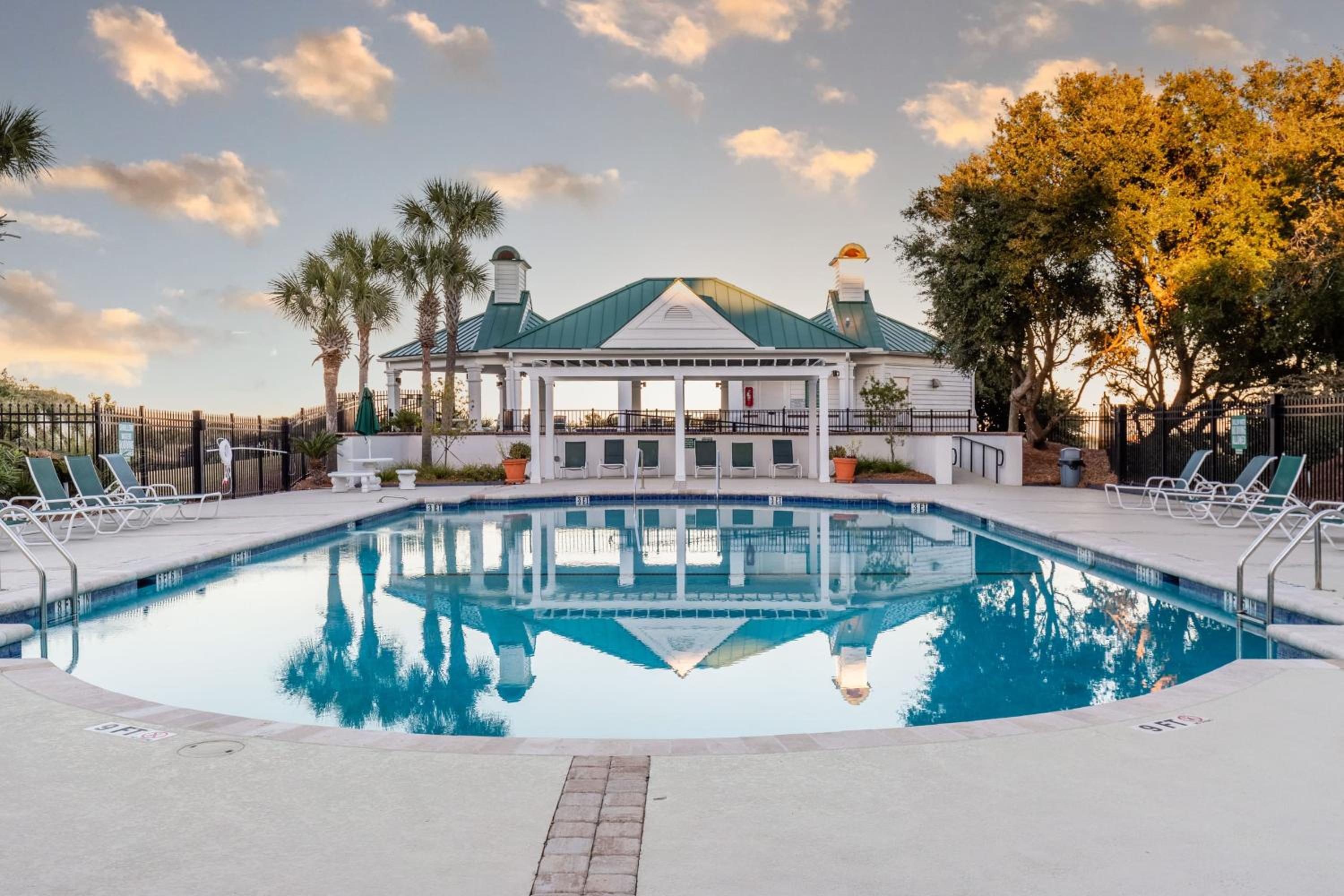 High Tide By AvantStay Incredible Beach Front Home w Pool