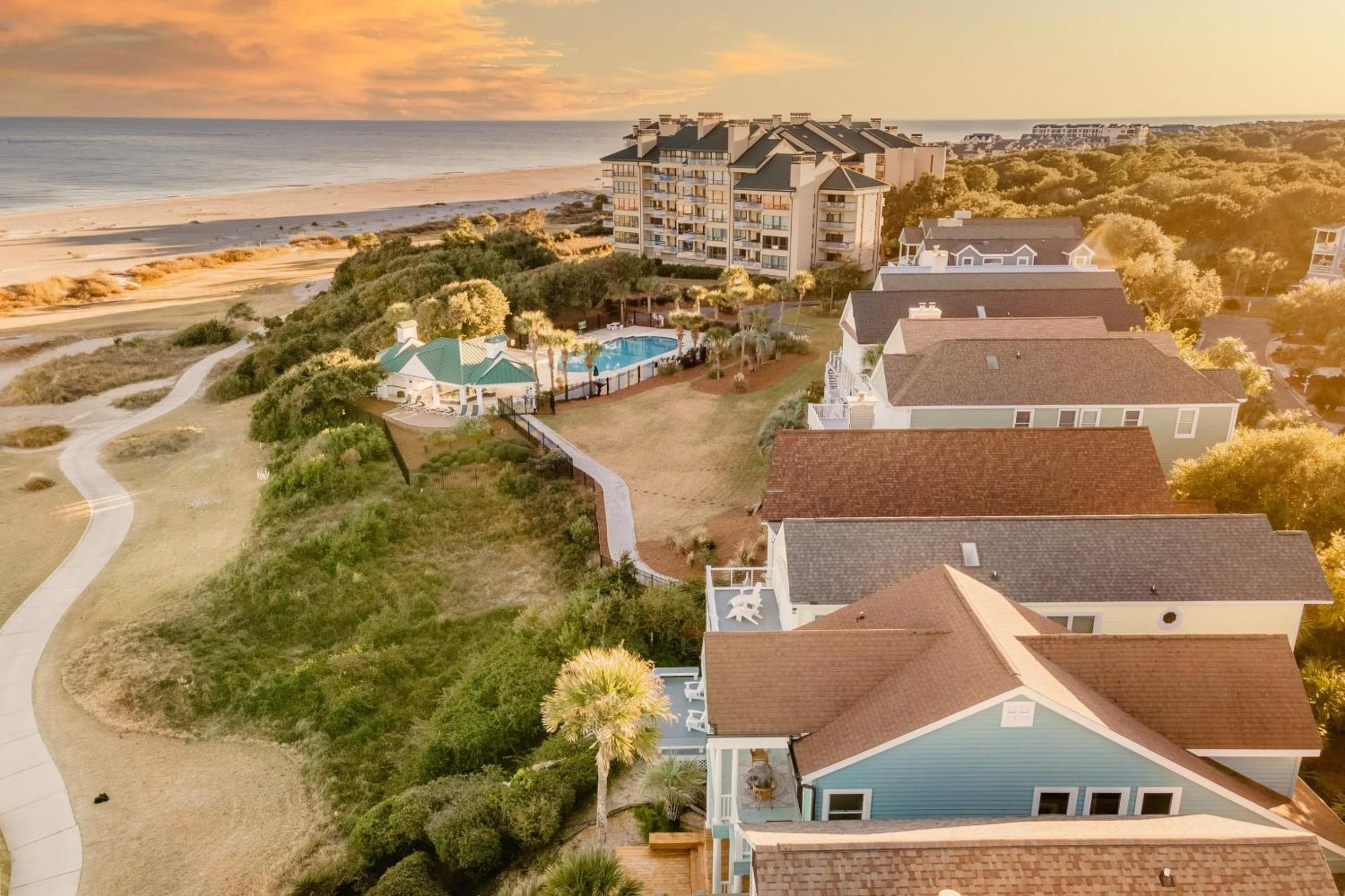 High Tide By AvantStay Incredible Beach Front Home w Pool