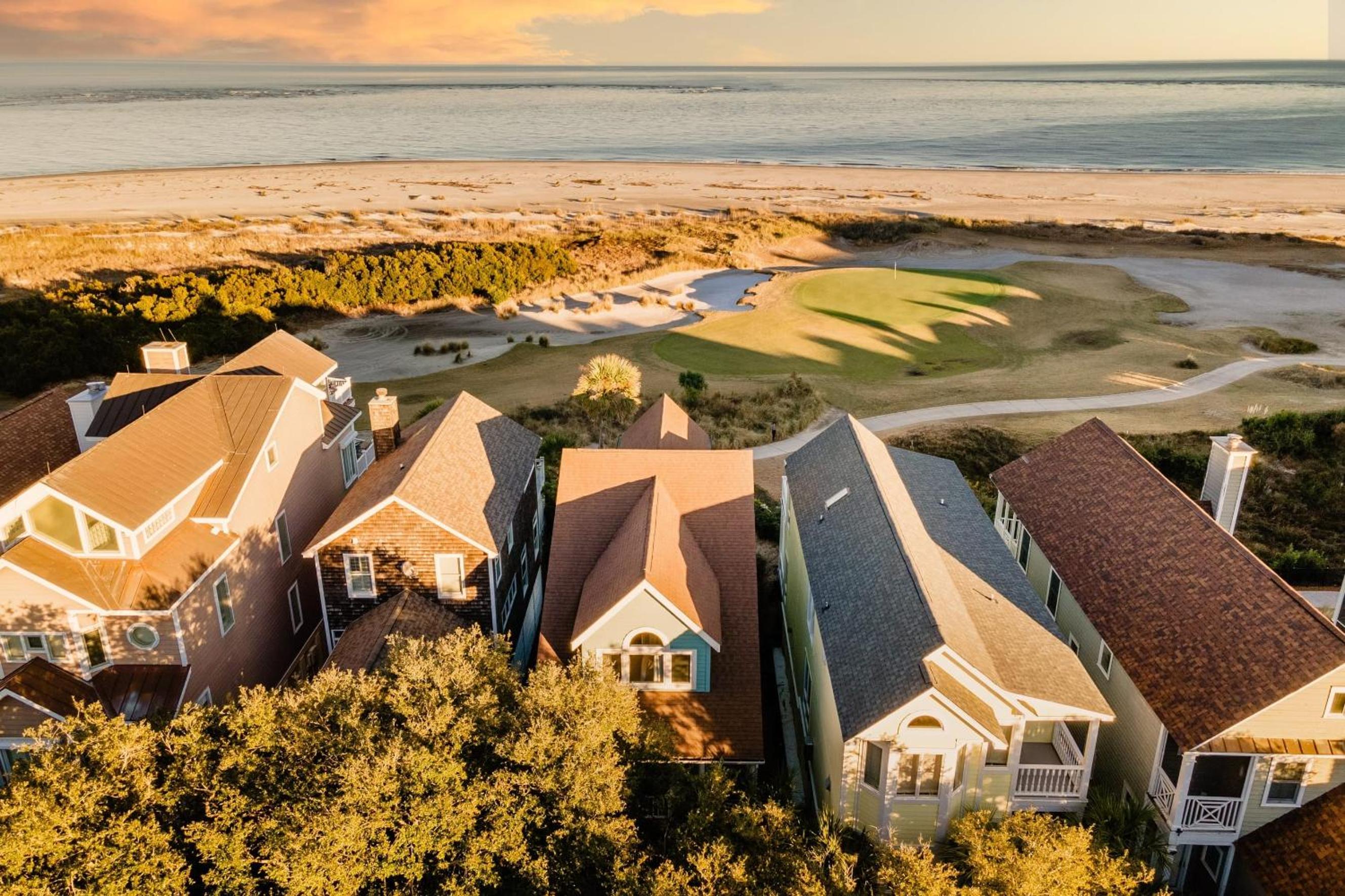 High Tide By AvantStay Incredible Beach Front Home w Pool