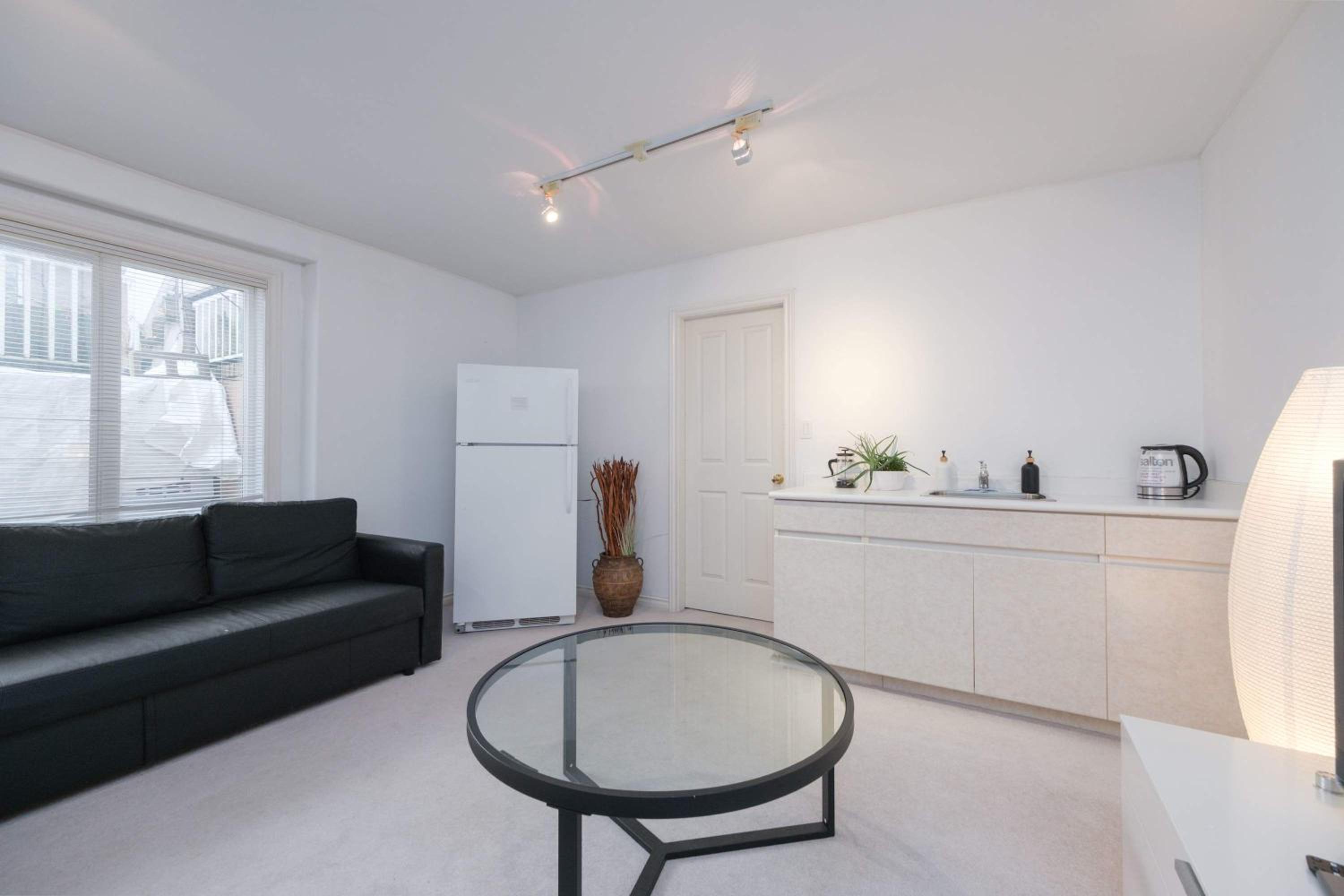 2 Bedroom Basement Guesthouse in Vancouver