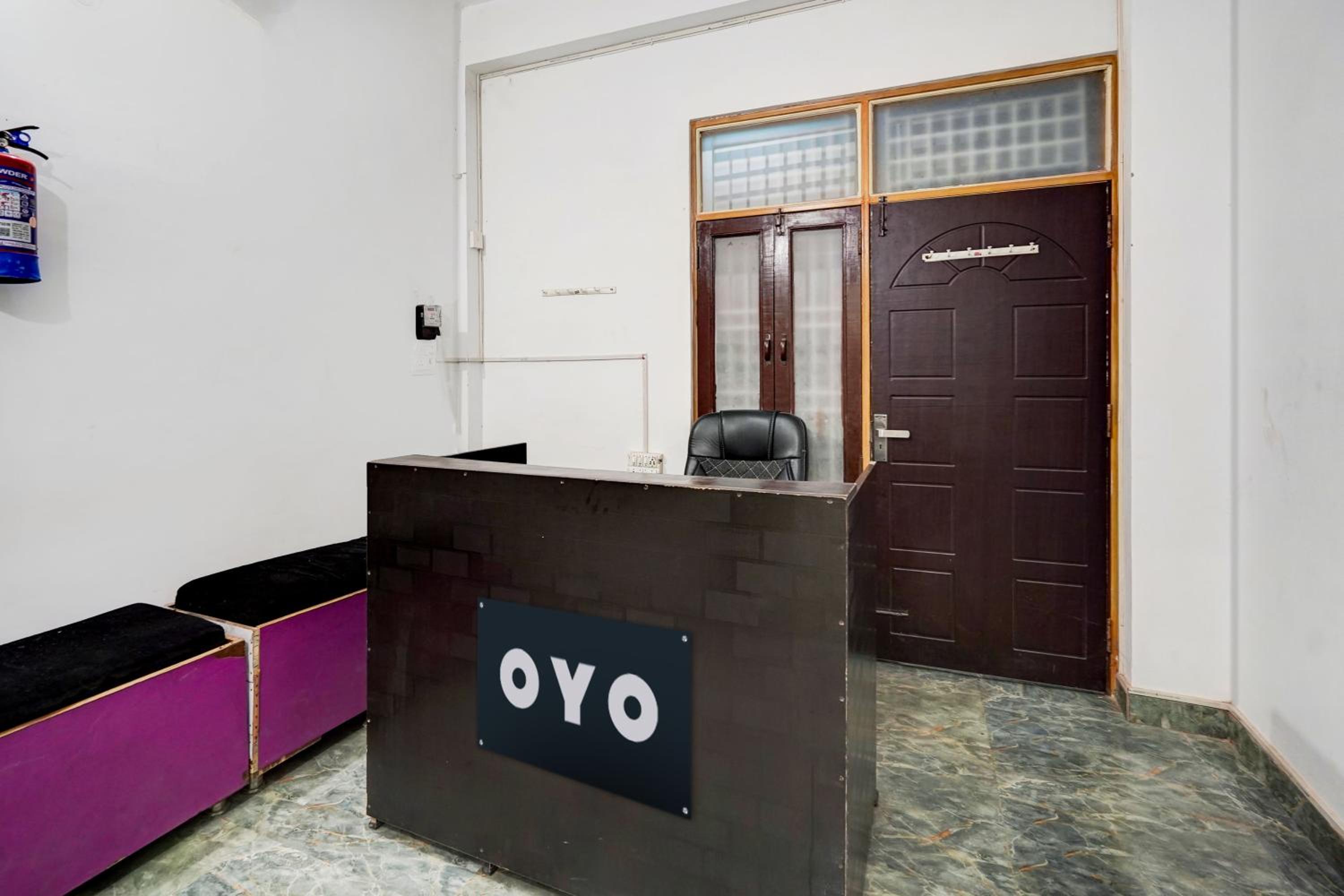 Lobby & Reception