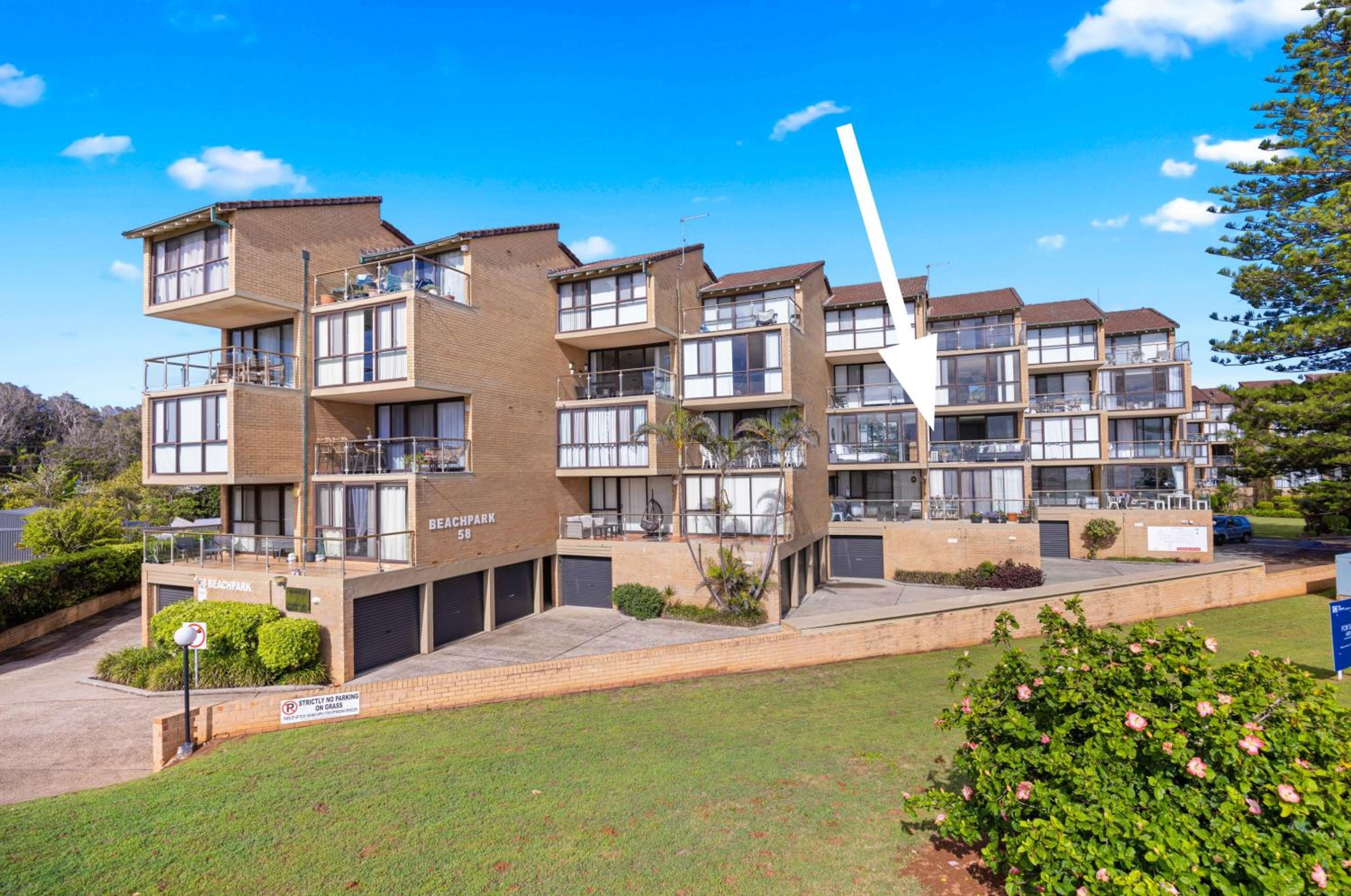 6 58 Pacific Drive - Beachfront modern apartment