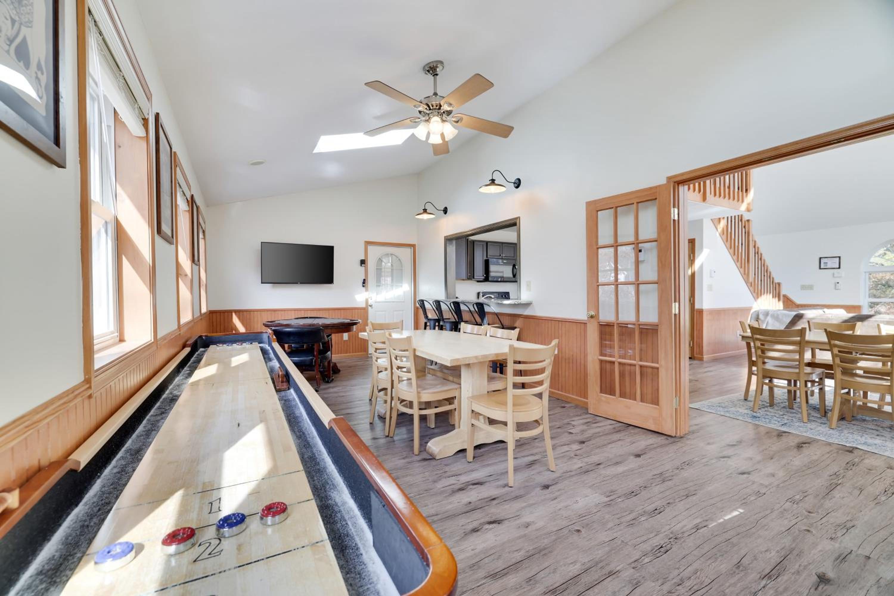 Sycamore Cove by AvantStay Hot Tub Game Rooms