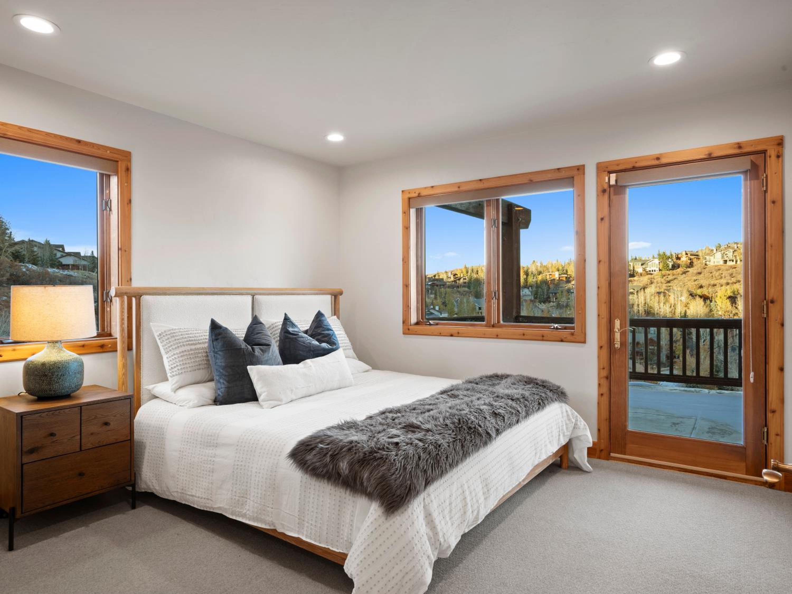 7 BR Lower Deer Valley Mtn Retreat - Panoramic Views, Free On-Demand Park City Area Shuttle view 4