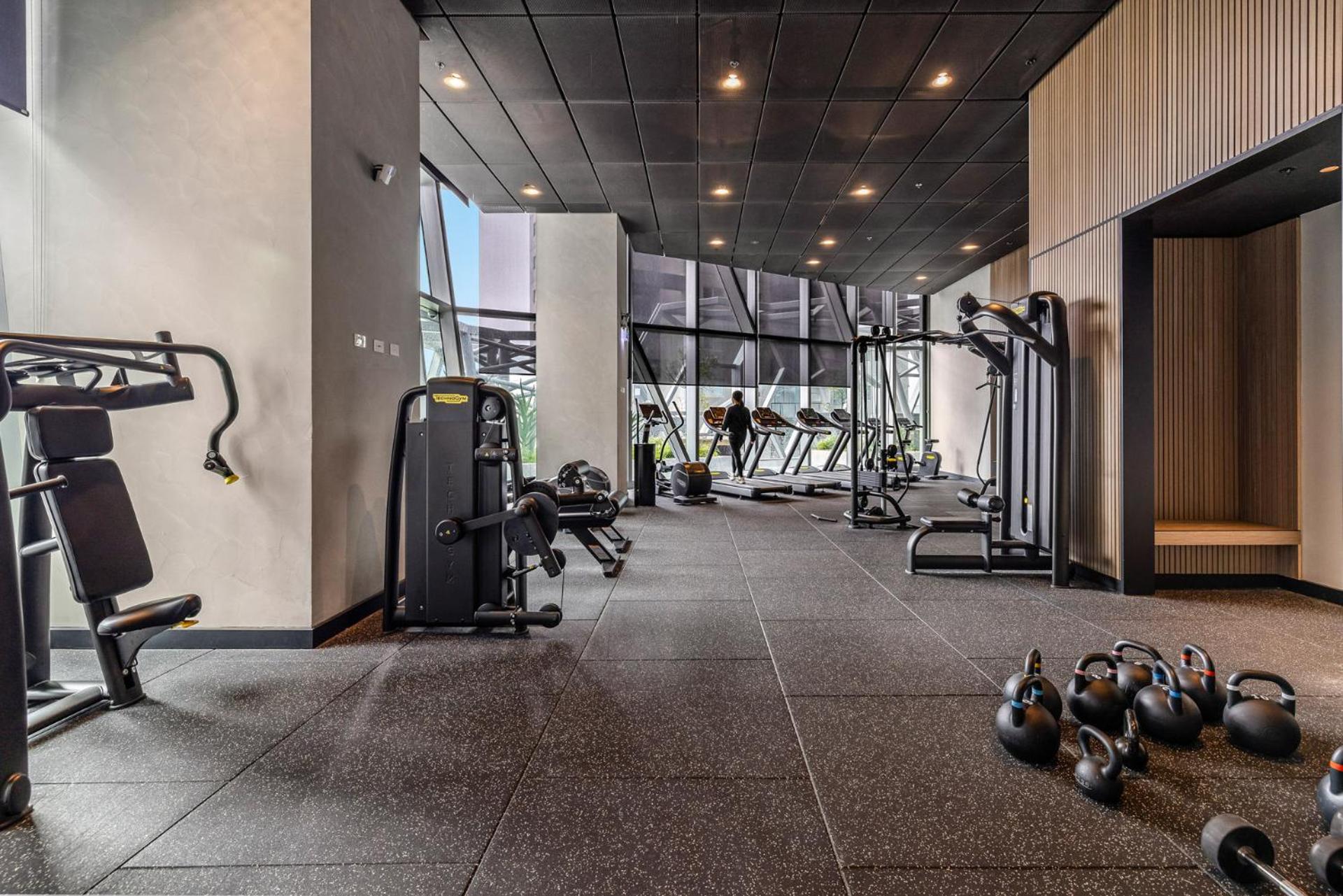 New Central CBD, Pool, Gym, Wifi