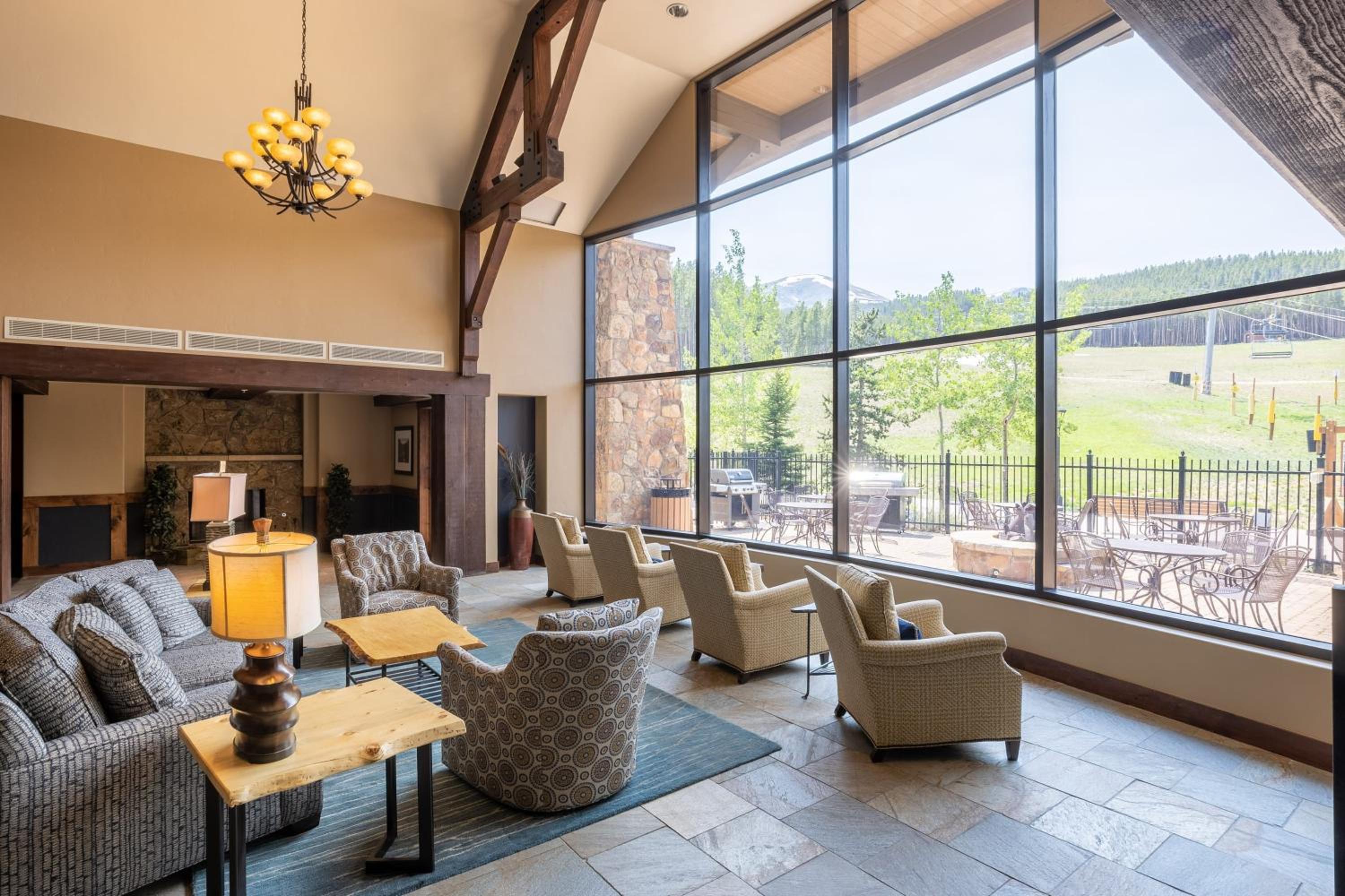 Twin Chutes by AvantStay Beautiful Ski in Ski out Condo w access to Hot Tub Gym