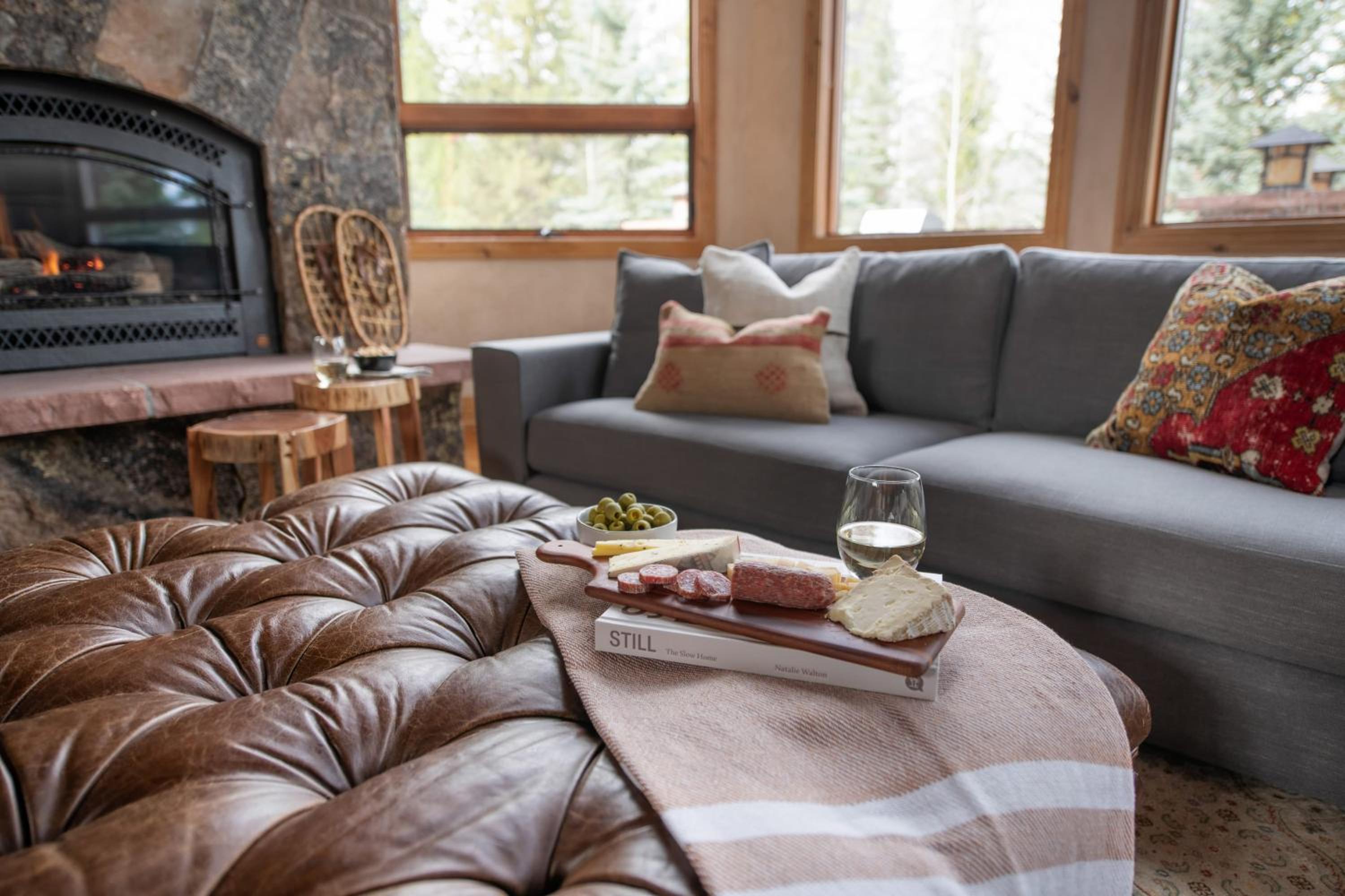 Cherry Ridge by AvantStay Incredible Mountain Mansion w Game Room Hot Tub Views
