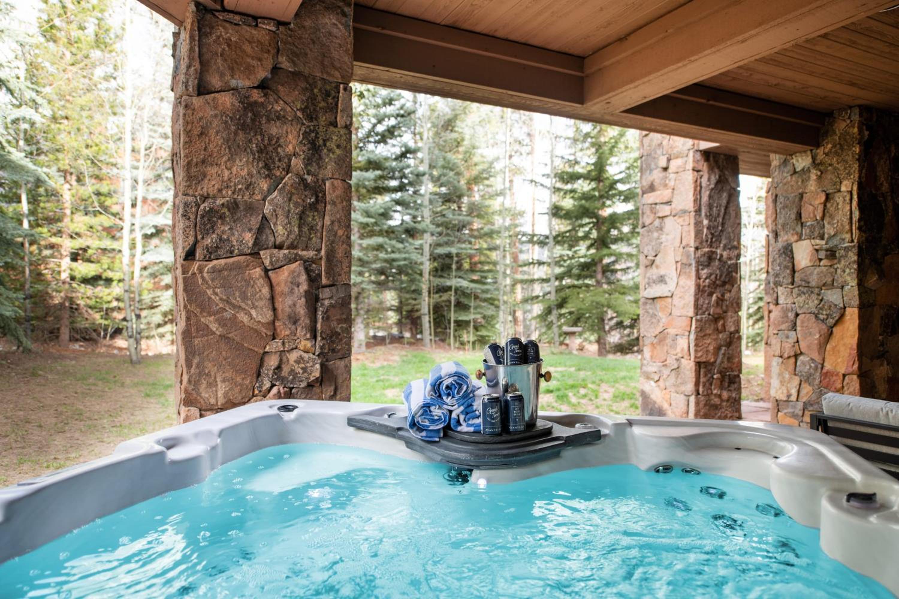 Cherry Ridge by AvantStay Incredible Mountain Mansion w Game Room Hot Tub Views