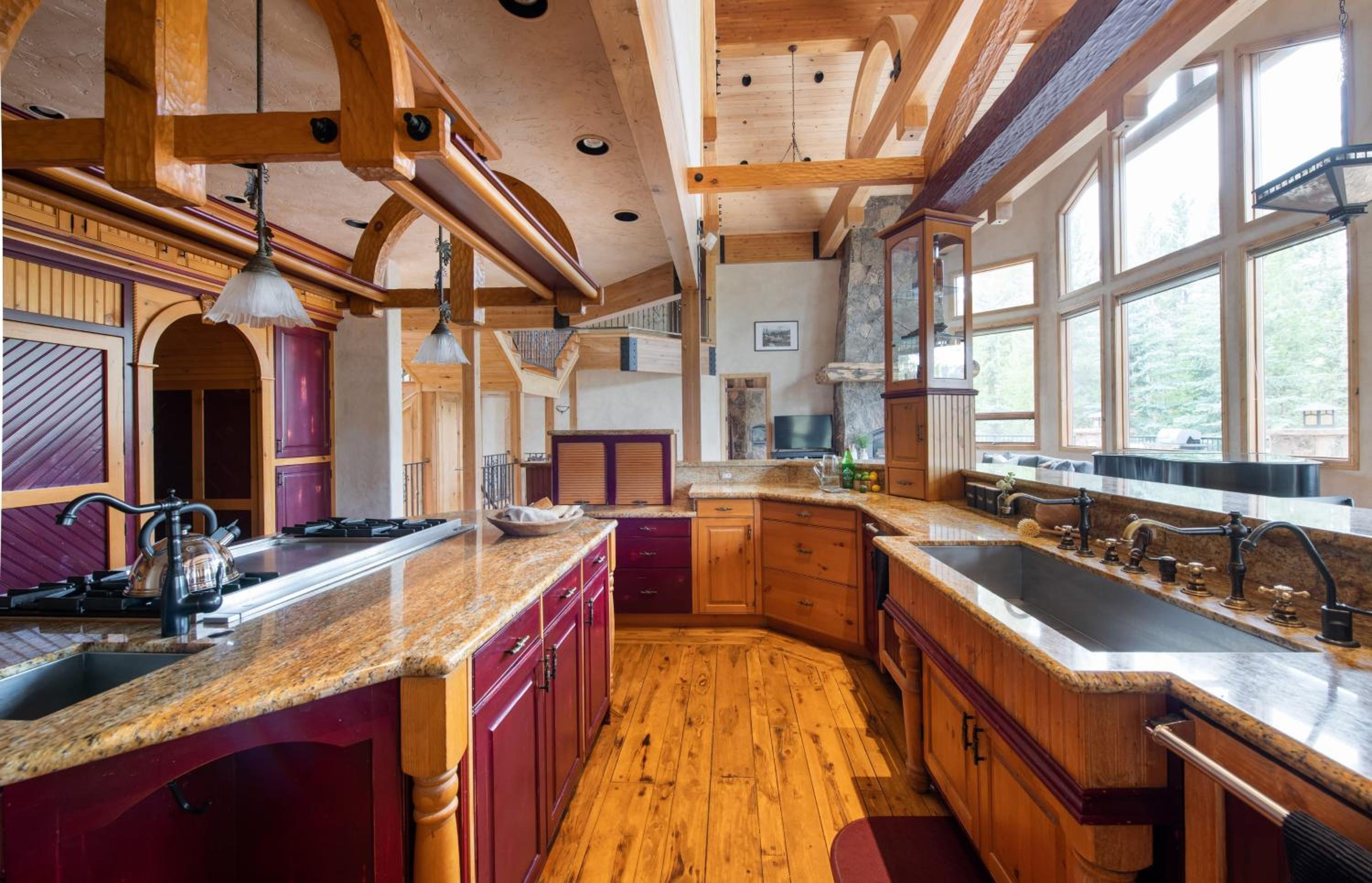 Cherry Ridge by AvantStay Incredible Mountain Mansion w Game Room Hot Tub Views