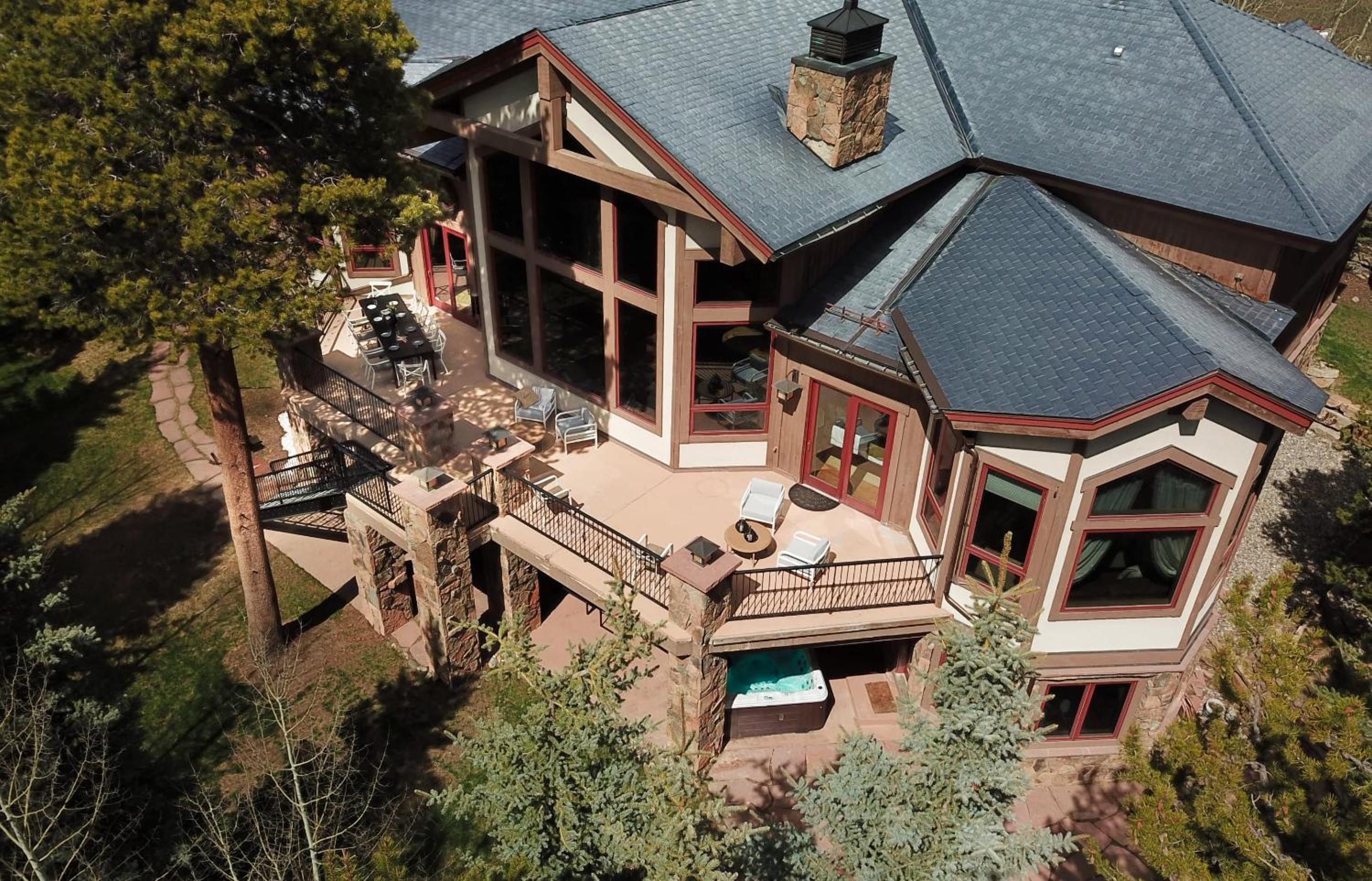 Cherry Ridge by AvantStay Incredible Mountain Mansion w Game Room Hot Tub Views