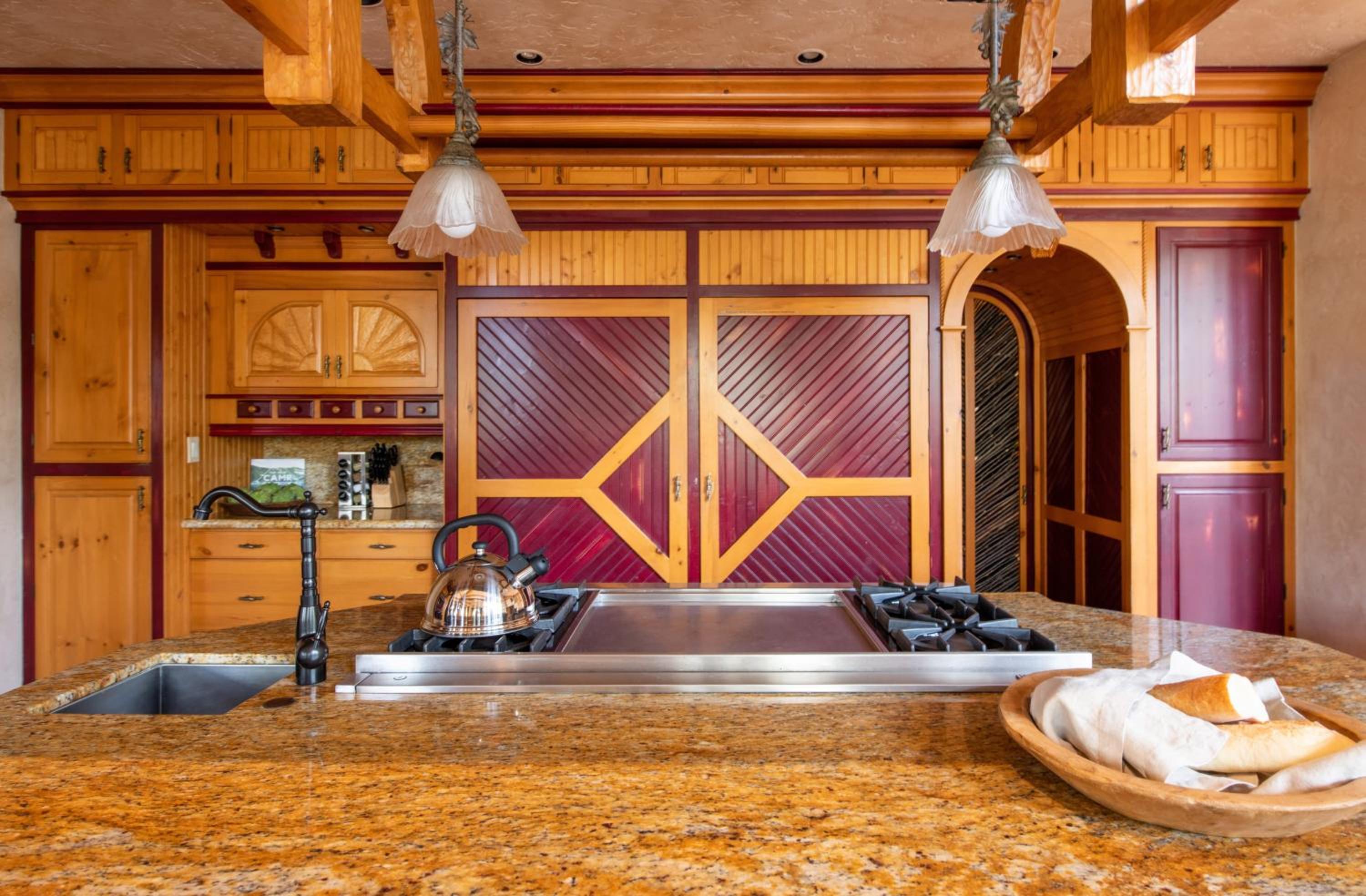 Cherry Ridge by AvantStay Incredible Mountain Mansion w Game Room Hot Tub Views