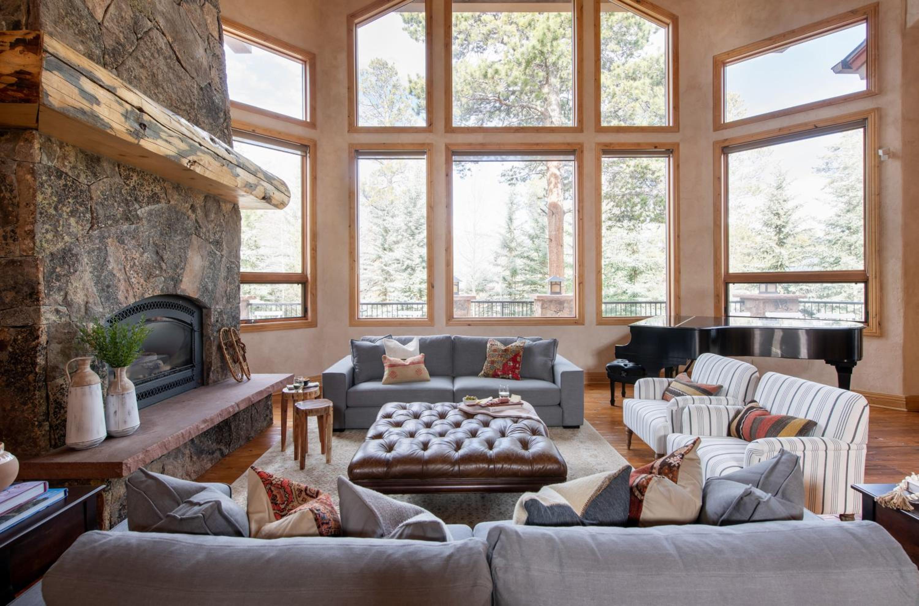 Cherry Ridge by AvantStay Incredible Mountain Mansion w Game Room Hot Tub Views