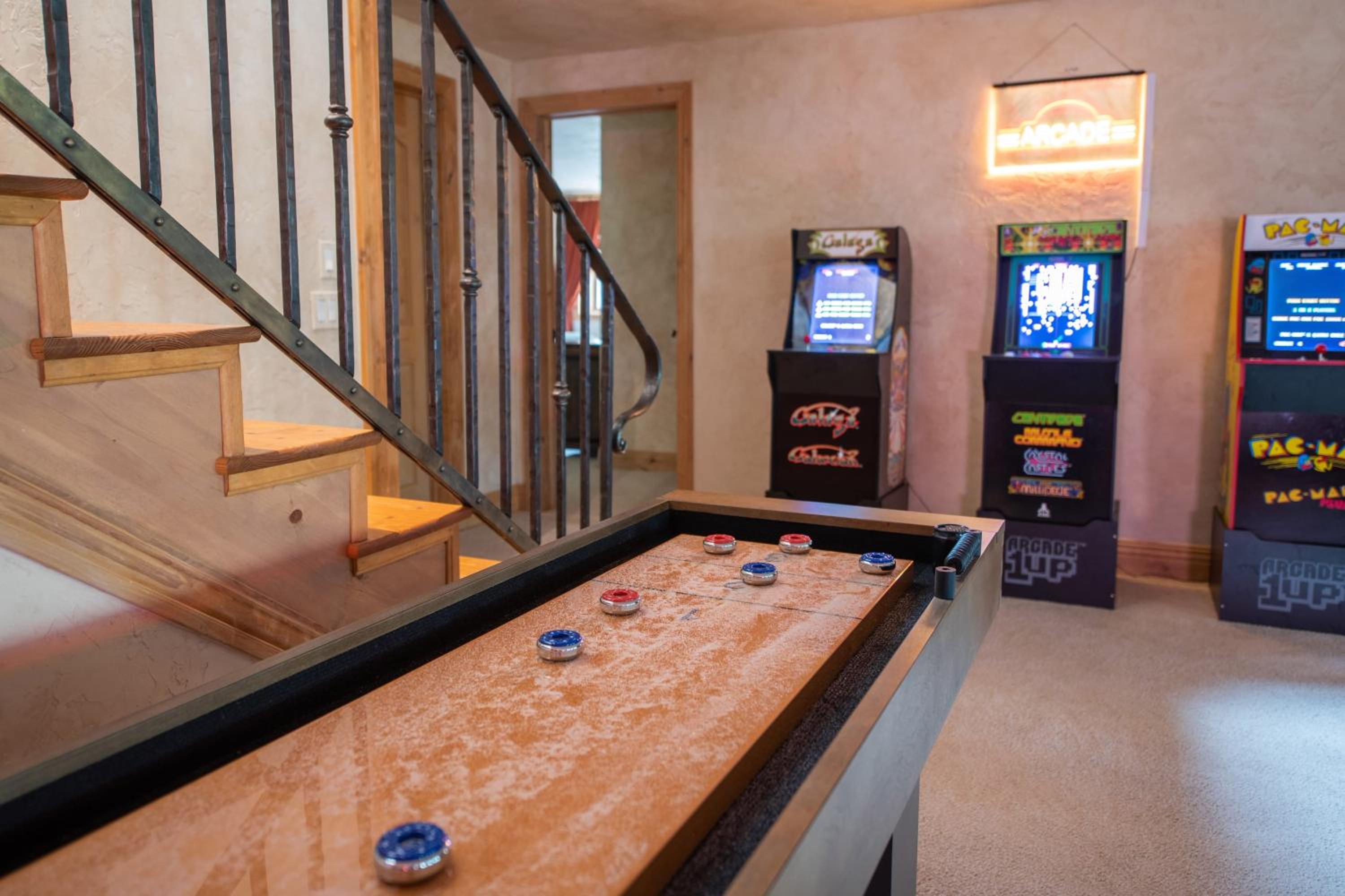 Cherry Ridge by AvantStay Incredible Mountain Mansion w Game Room Hot Tub Views