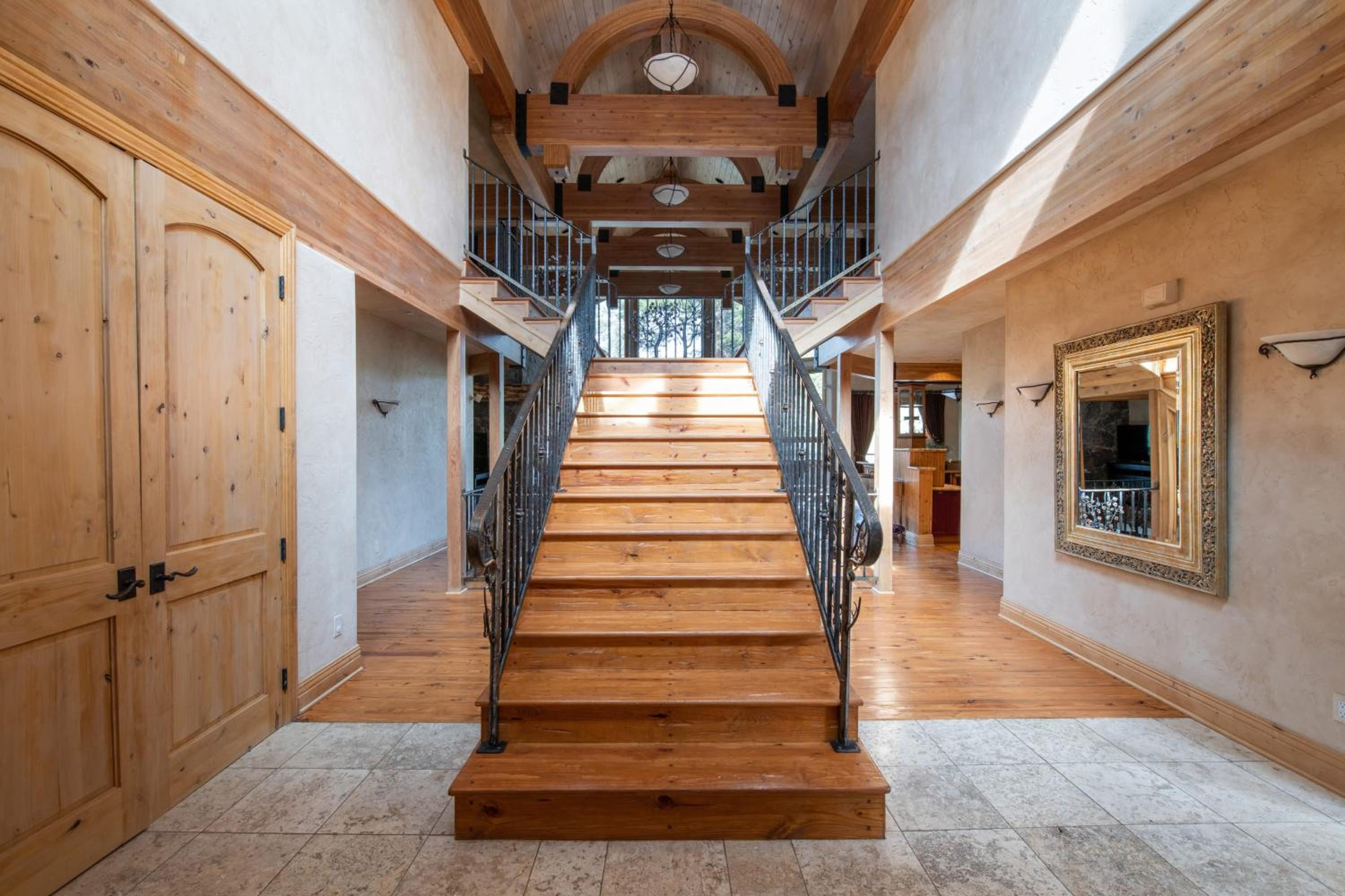 Cherry Ridge by AvantStay Incredible Mountain Mansion w Game Room Hot Tub Views