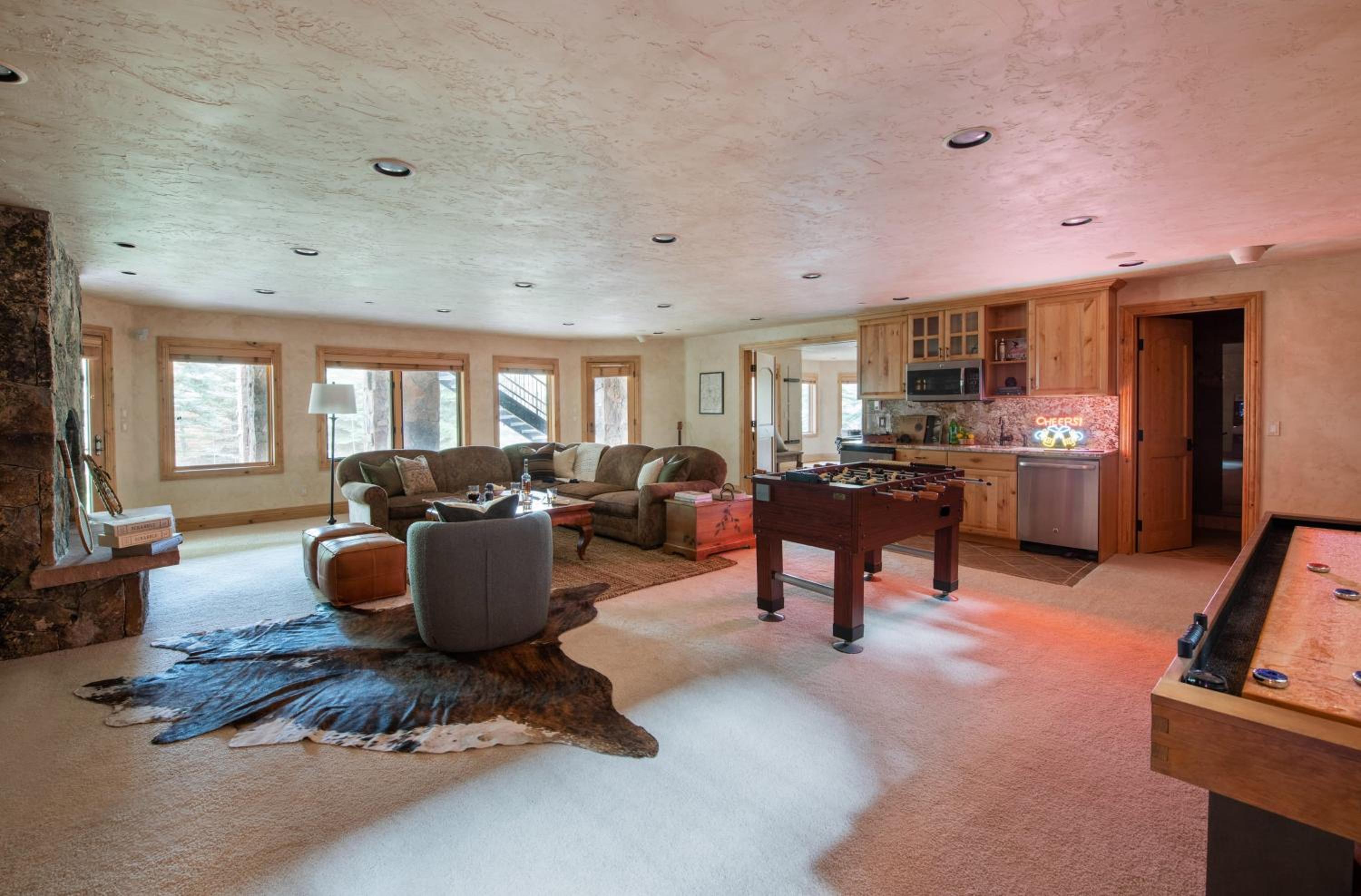 Cherry Ridge by AvantStay Incredible Mountain Mansion w Game Room Hot Tub Views
