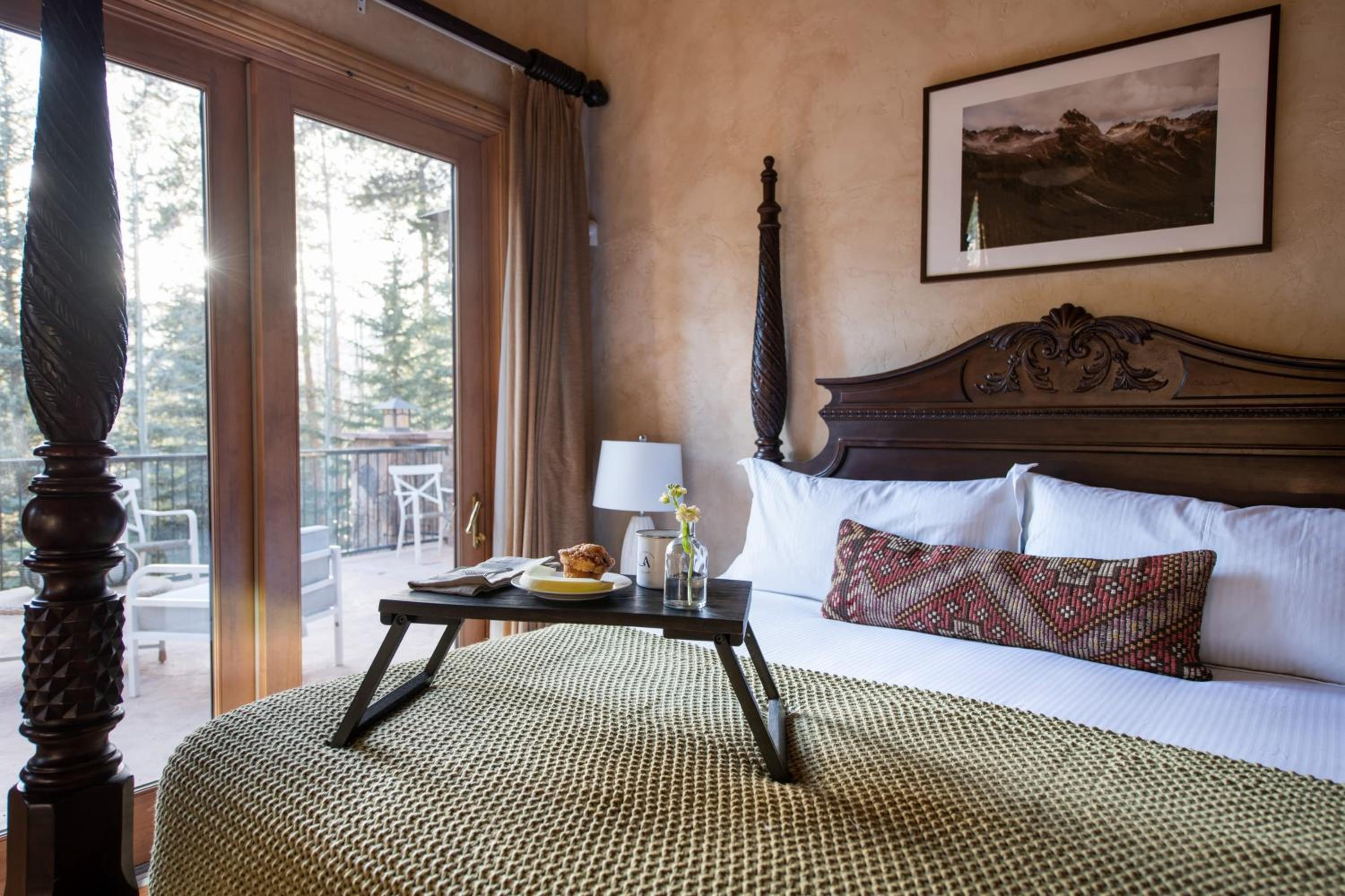 Cherry Ridge by AvantStay Incredible Mountain Mansion w Game Room Hot Tub Views
