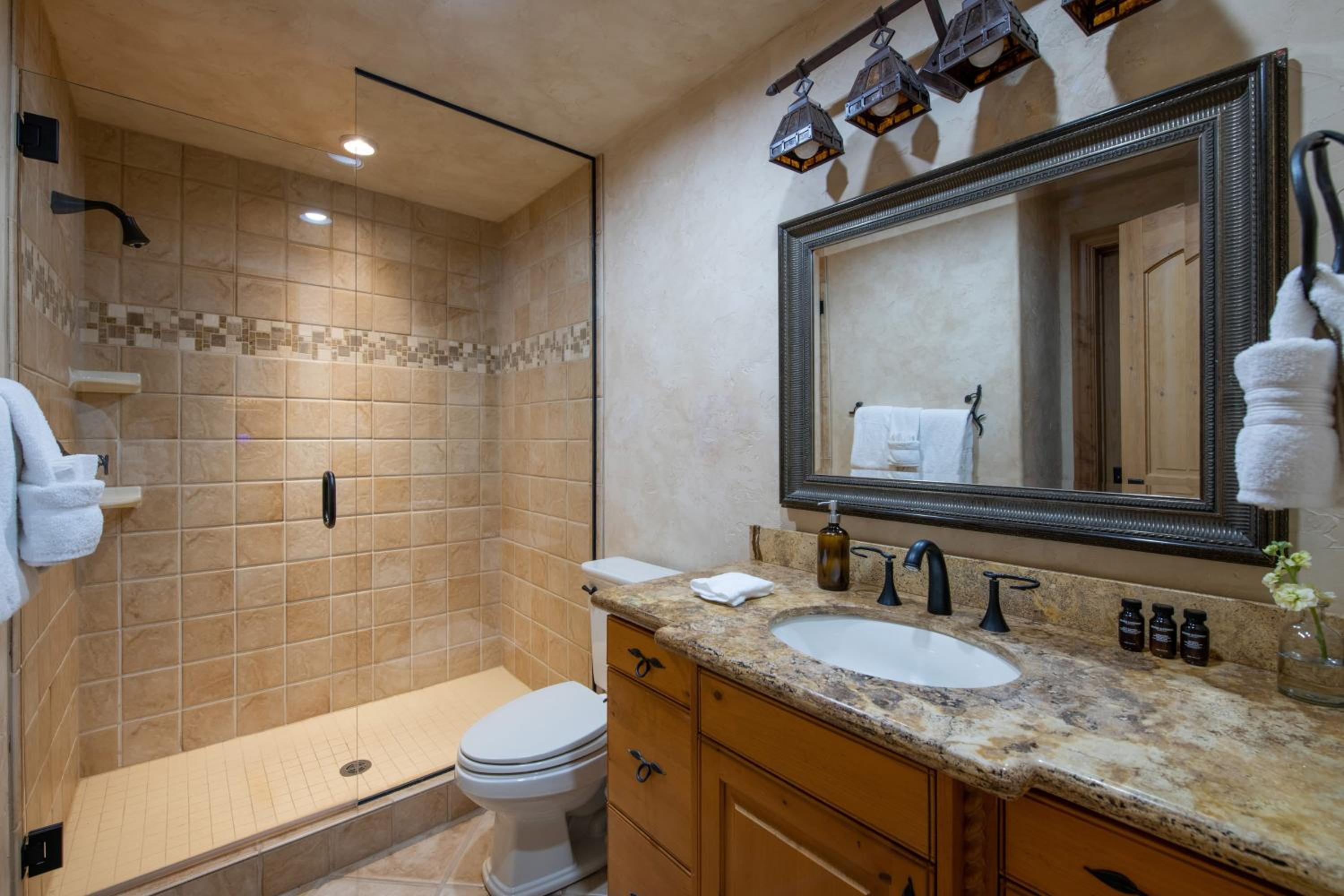Cherry Ridge by AvantStay Incredible Mountain Mansion w Game Room Hot Tub Views