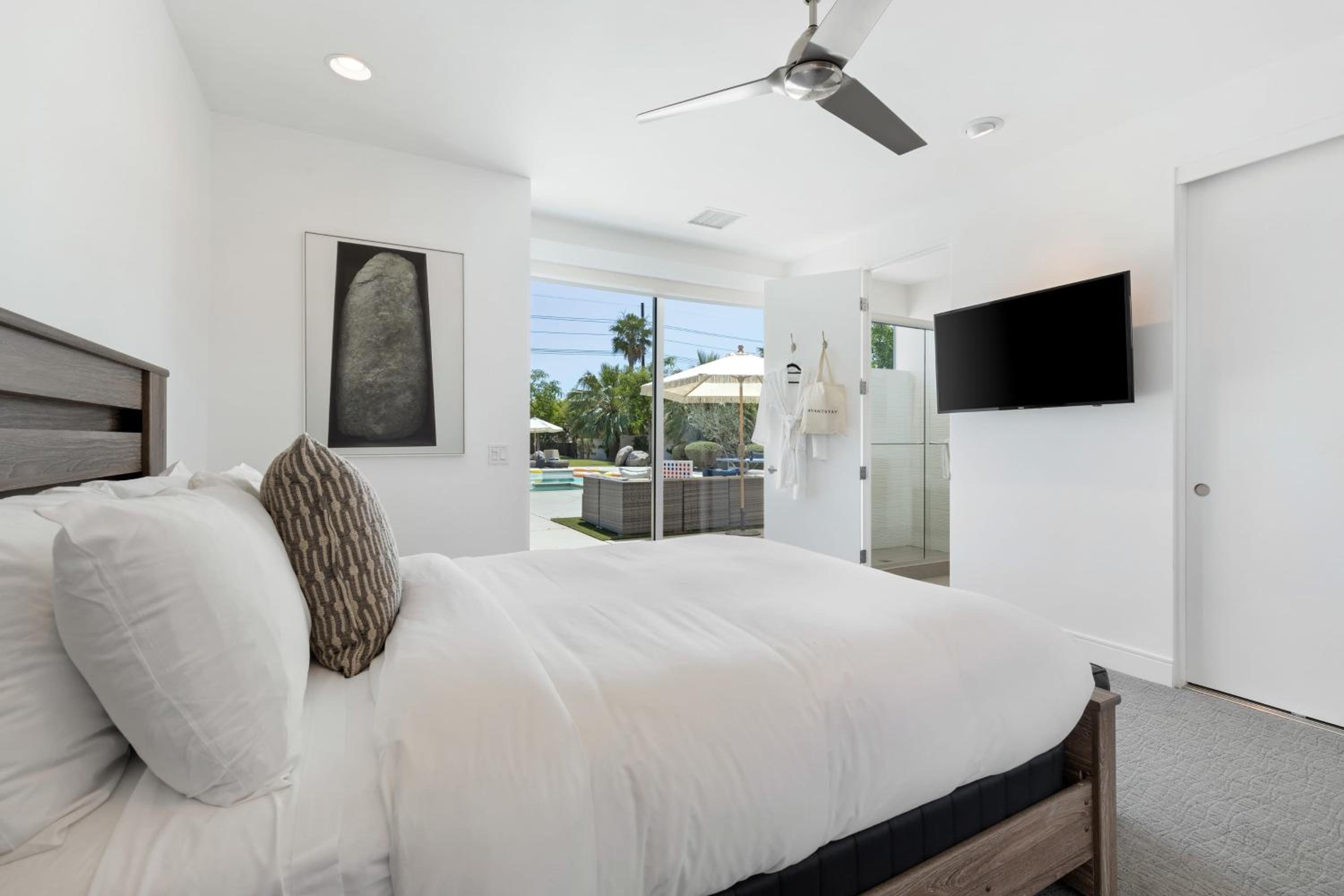 Sleeps 28 Bocce Ball Pool EV Charger Near Coachella Polo Villas Paradise
