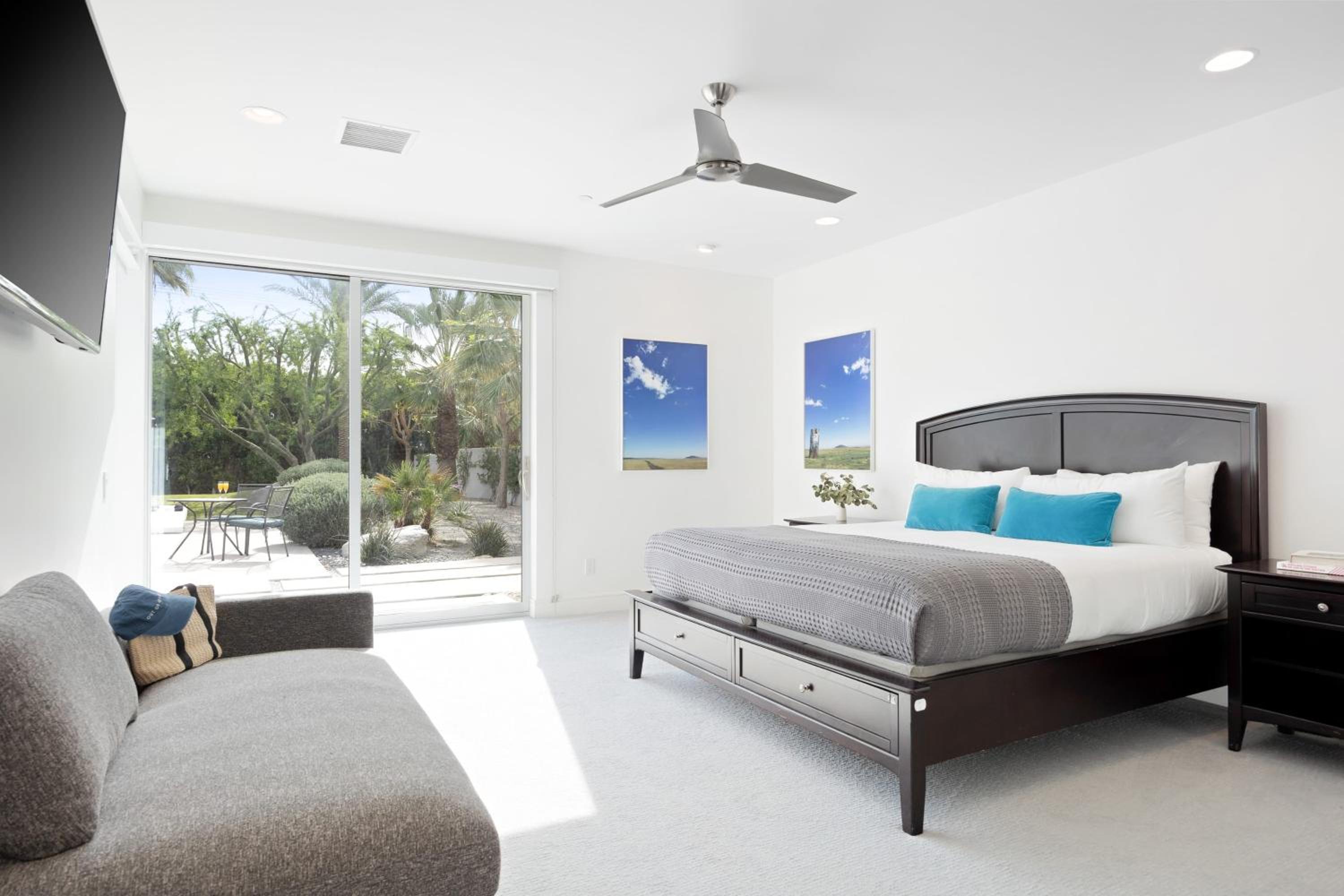 Sleeps 28 Bocce Ball Pool EV Charger Near Coachella Polo Villas Paradise